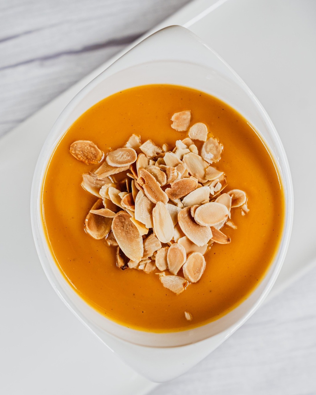 Krémes, selymes és igazi lélekmelengető – sütőtökkrémlevesünk pontosan az, amire egy hűvösebb napon vágyik az ember. 🥣🥰 Finoman fűszerezve, pirított magvakkal a tetején, hogy minden kanál egy kis téli komfortérzést adjon. 🙏
📍 1053 Budapest, Vámház Krt 6.
🕒 Hétfő–Vasárnap: 12:00-23:00
☎️ +36 (1) 411 1750
📧 info@steak.hu
👉 https://www.steak.hu/
#pampasbudapest #steakhouse