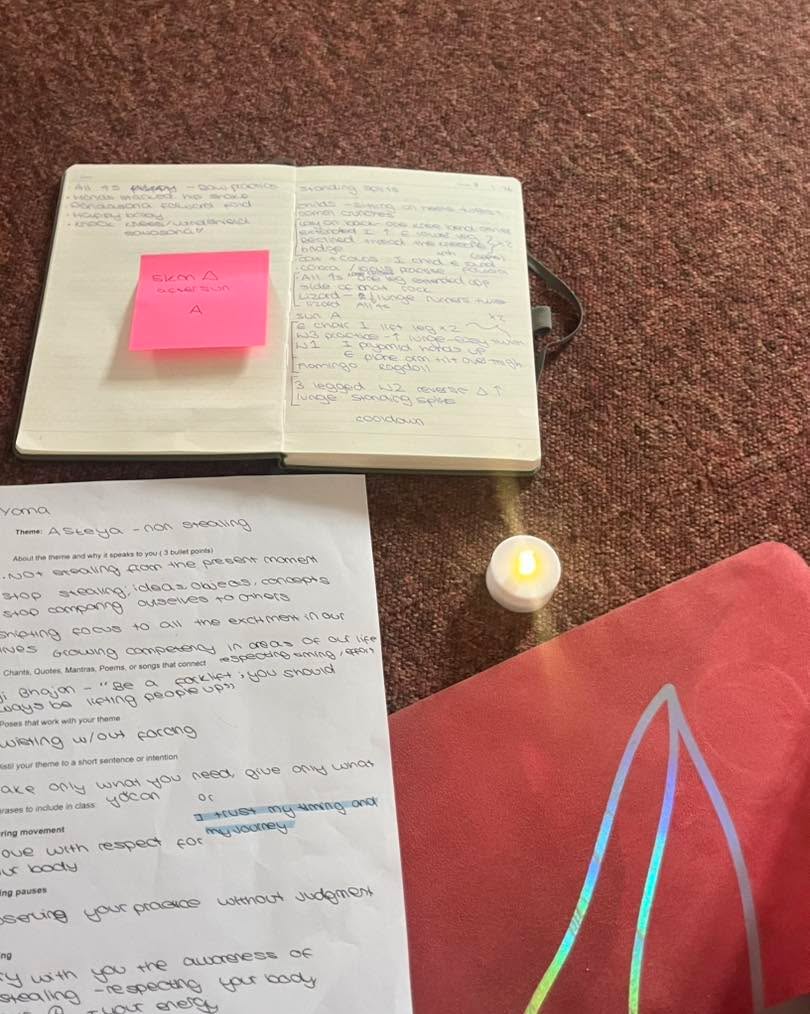 First week of teaching my 4th class on Monday midday and it was fully booked! 🙌 Very happy Eloise ☺️ Thank you to everyone who joined.
Check out my latest blog - all things Asteya, local art & yoga 🧘♀️ Website link in bio 🩷