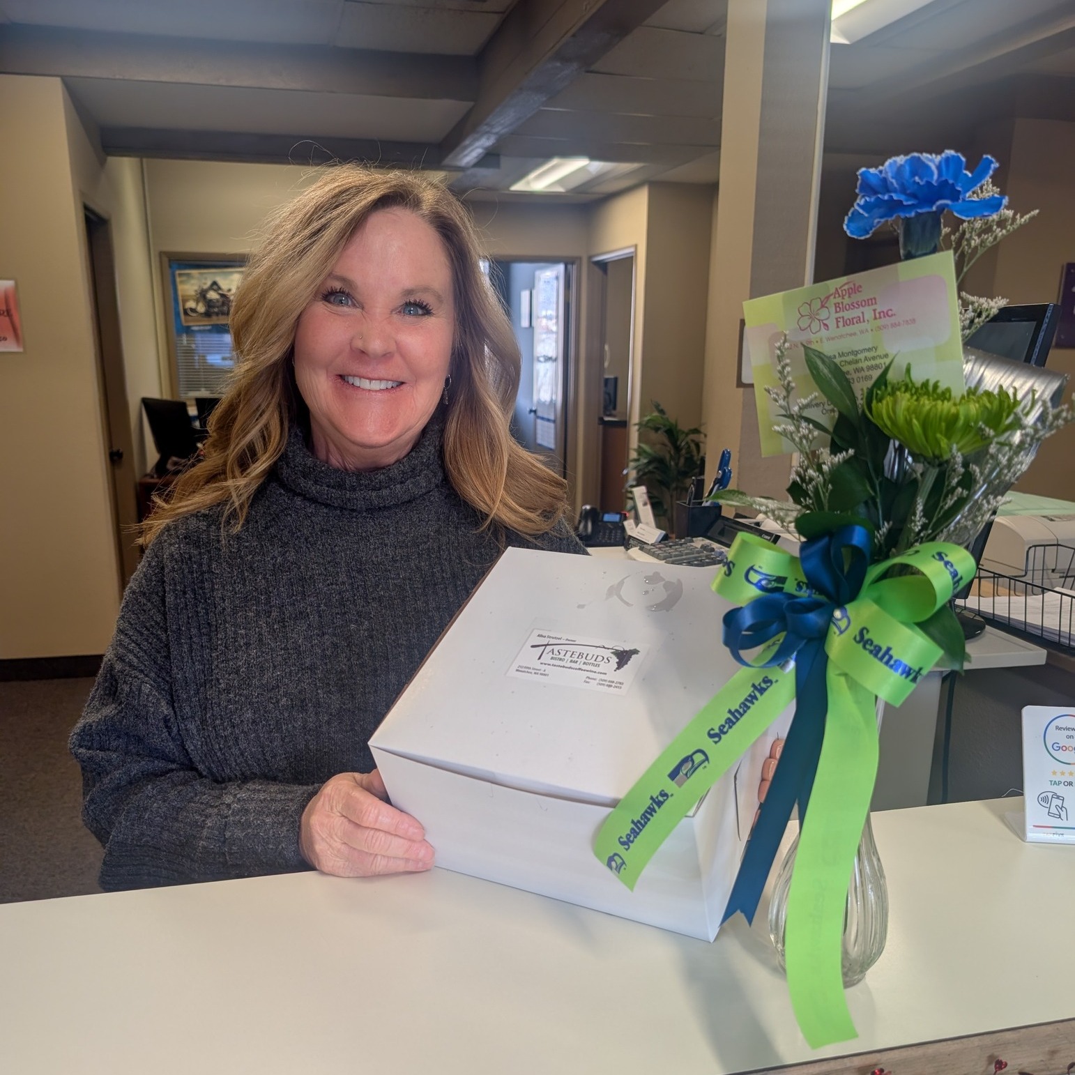 Thank you to our followers for participating with @tastebudswenatchee in our Seahawks drawing! We were very happy to deliver bud vases and cookies to our selected recipients for this week, Laura Bonwell Bender, @kcrfchk, and @leisa.montgomery (Pictured)
Look forward to the second half of our giveaway on Friday, February 6th ๐ธ๐๐ช