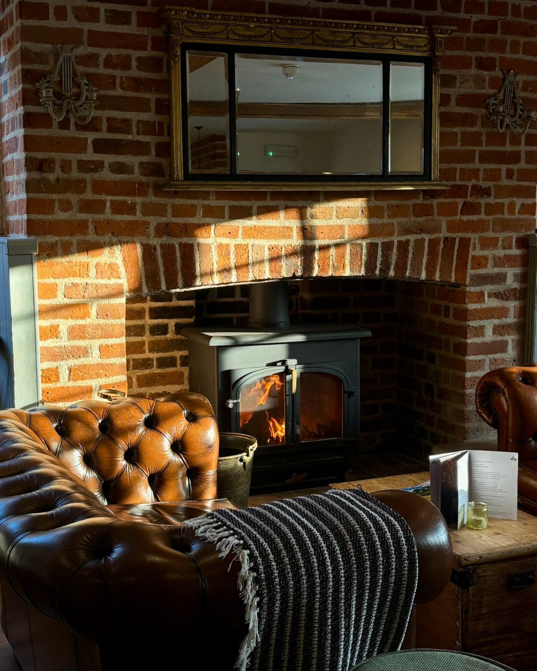 Murder Mystery Supper | Wednesday 25th March
We would like to invite you to celebrate Mr Darcy’s birthday with a three-course supper in the company of your favourite characters from Jane Austen’s Pride & Prejudice. But beware, there may be a traitor among them.
To find out more and book your space, tap the link in our bio
#murdermysterysupper #murdermysteryatthepub #prideandprejudice #murdermysteryparty #theredlioneastbergholt