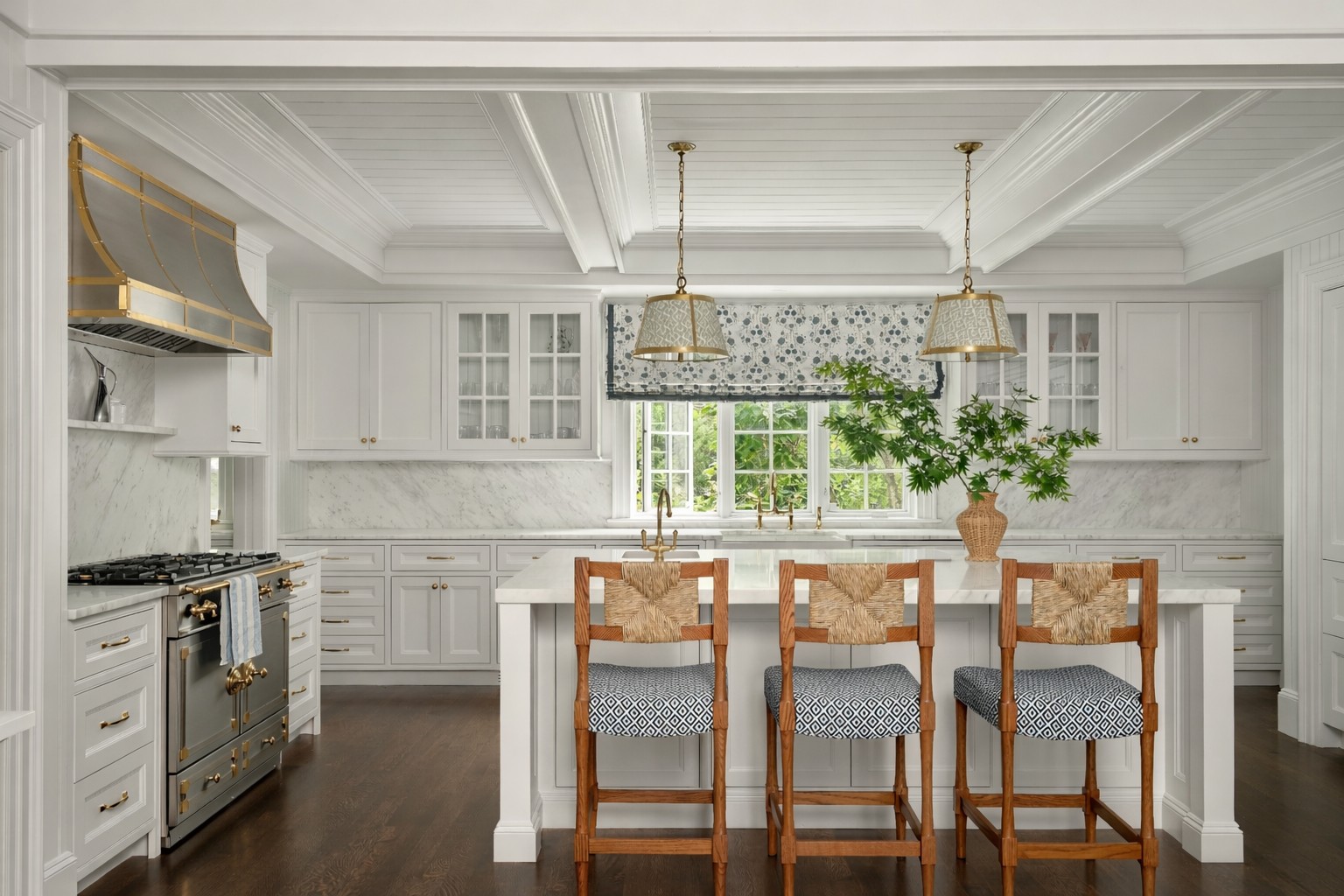 A kitchen designed to anchor the home. Custom cabinetry, layered textures, and refined finishes come together in a space built for both beauty and performance.
Architect: @patrickahearnarchitect
Interior Designer: @annsleyinteriors
Photography: @seanlitchfield
#LuxuryKitchen #CustomHomes #LuxuryBuilder #TimelessInteriors #DesignBuild