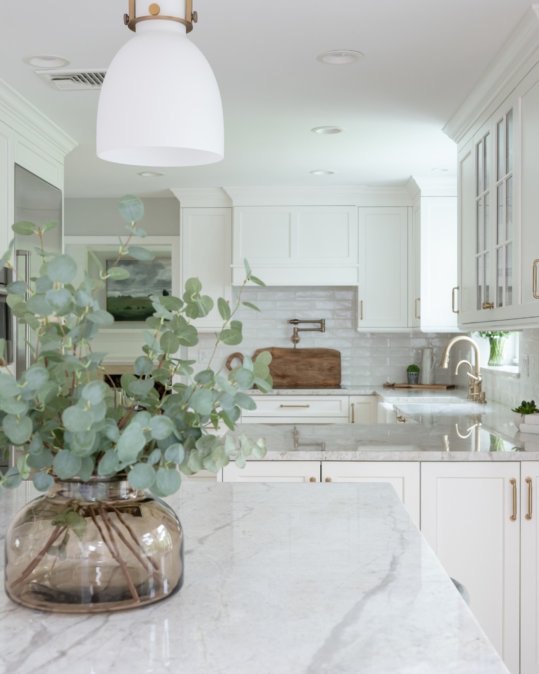With its bright, timeless appeal, Spectrum Quartz Ravishing anchors this kitchen, creating a classic foundation that complements the Ultracraft Rockford cabinetry.
.
.
#Quartz #Ravishing #Kitchen #Design #Decor