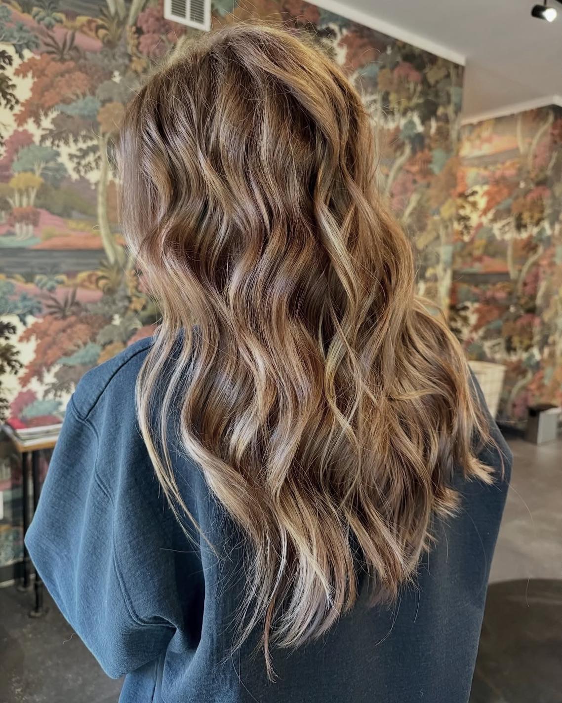 A reverse balayage & gloss for some beautiful dimension 🤩
Hair by @hollyg_theblondedreamweaver
•
•
•
#k18 #vahairstylist #reversebalayage #hairgoals #Charmariesalon