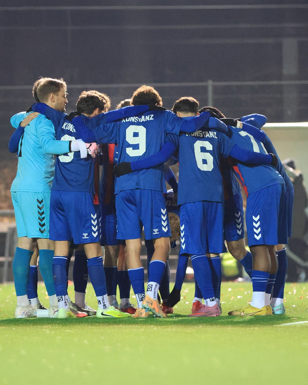 Gestern waren wir im Testspiel gegen den FC Kreuzlingen im Einsatz. Trotz intensiver Partie und vollem Einsatz mussten wir uns am Ende mit 0:3 geschlagen geben. ⚽
Die Vorbereitung läuft weiter – wir nehmen die Erkenntnisse mit und arbeiten fokussiert weiter.
#SCKonstanz #Testspiel #Vorbereitung #Konstanz #Fußball