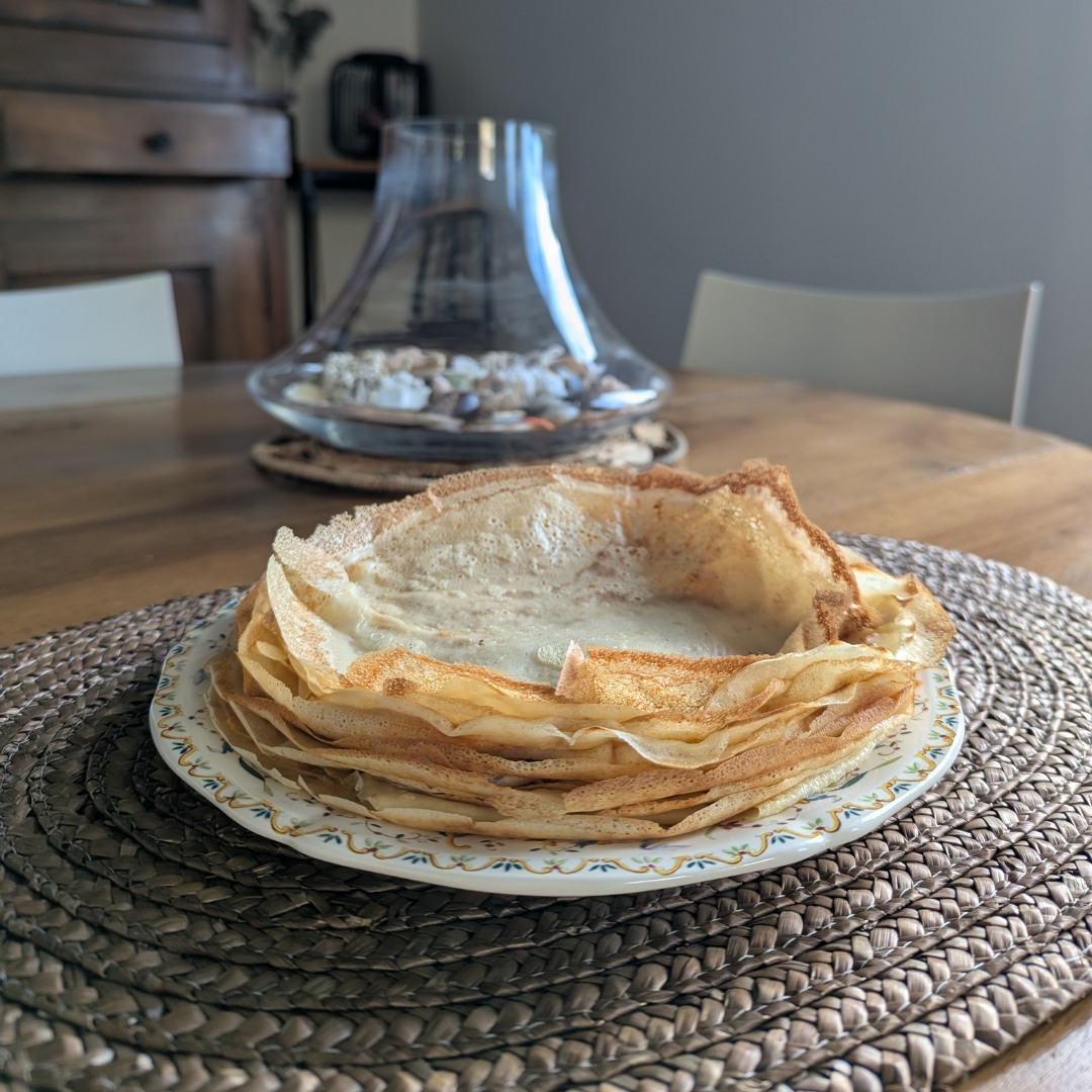 Youpi, janvier est fini et pour fêter ce début de février, quoi de mieux qu’une crêpe ou deux 🥞
Beurre sucre, grand classique, nature pour les puristes, ou accompagnées d’une délicieuse confiture maison… Finalement, pourquoi choisir 🤷♂️ ? Il en faut au moins 3 😋
Après une nuit réconfortante, venez vous régaler au petit-déjeuner des chambres de Lenn ! À cette époque-ci, le poêle est allumé… de quoi bien démarrer la journée 🐚
Pour en savoir plus, rendez-vous sur le site 👉🏼 www.leschambresdelenn.com
➡️ Réservation par mail 📩 : leschambresdelenn@gmail.com
ou par téléphone 📞 : 06 84 83 28 26
#bretagne #damgan #morbihan #chambresdhotes #janvier #chandeleur
