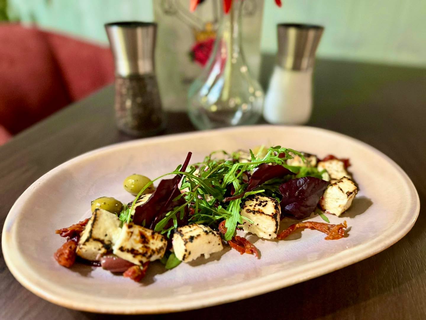 ✨ This Week’s Specials at The Rose & Crown, Brentwood ✨
We’ve been busy in the kitchen… and it shows 👀🍽️
🍯 Torched Honey Glazed Feta
Served with roasted beetroot purée, mixed leaves & sun-blushed tomatoes — sweet and savoury.
🥧 Deconstructed Turkey, Bacon & Leek Pie
With roasted potatoes and buttered seasonal vegetables — all the comfort, none of the washing up!
Perfect for a cosy catch-up, midweek treat, or “we deserve this” dinner 🍷
📍 The Rose & Crown, Brentwood
📅 Book now 👉
https://web.dojo.app/create_booking/vendor/56Zde-9zdMk87e8zpQFmllJ3Ys3tPOtKa3FkzVjx31Q_restaurant
#RoseAndCrownBrentwood #WeeklySpecials #BrentwoodEats #PubFoodPerfection #SeasonalSpecials #FoodieFinds #SupportLocal #EatWell 🍽️🍷