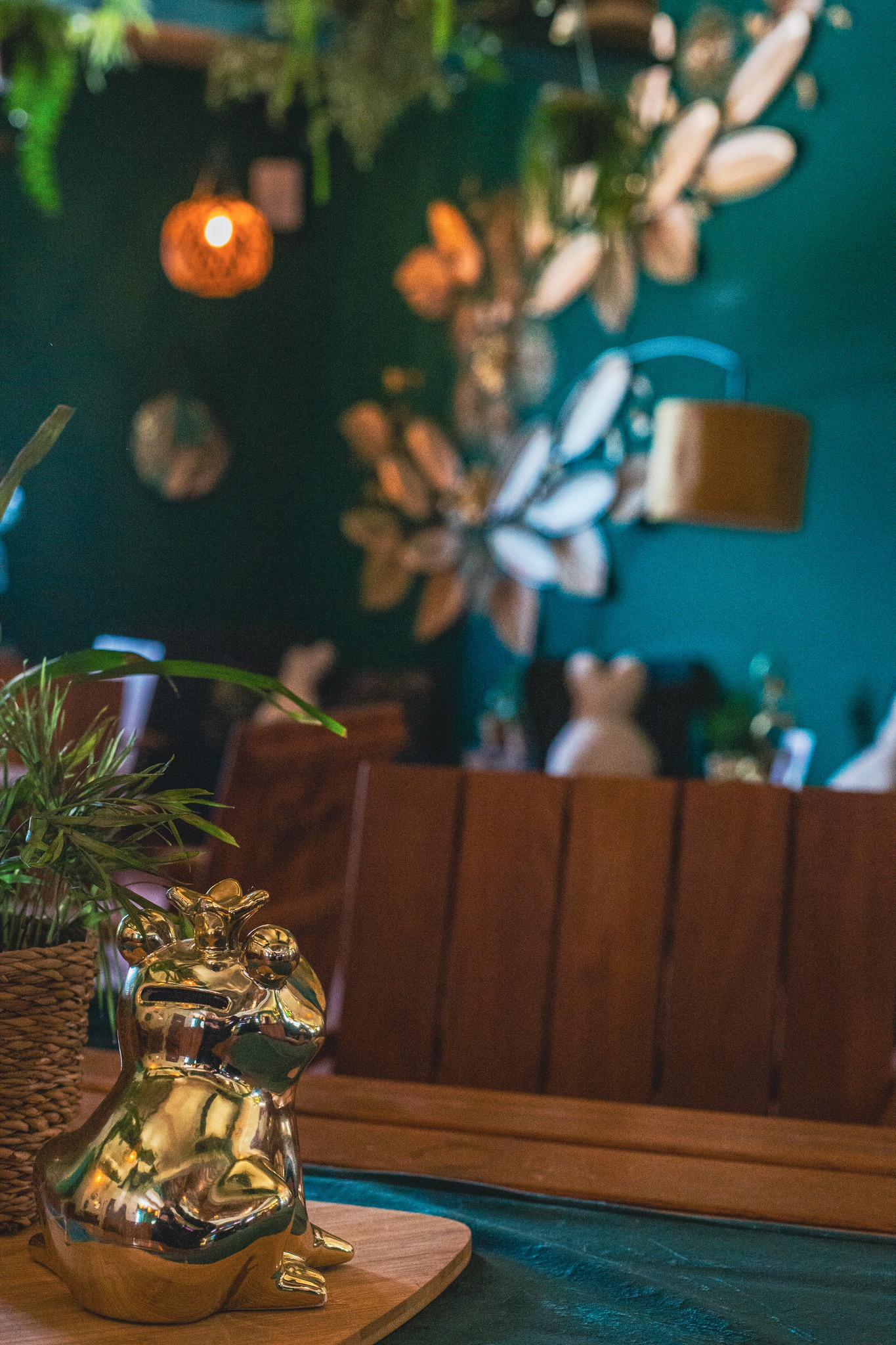 A Forest Lodge tele van növényekkel, meleg fényekkel, nyugodt terekben –
pont olyan, mint egy csendes kis kuckó, ahová jó együtt megérkezni.
Játsszatok egyet, lazuljatok a bárban, és érezzétek jól magatokat – egymással.
Ez nem csak program – ez minőségi együttlét.
.
.
➡️ #RomantikusHangulat #ForestLodgeSzerelmeseknek #PárosIdő #ÉlményKetten