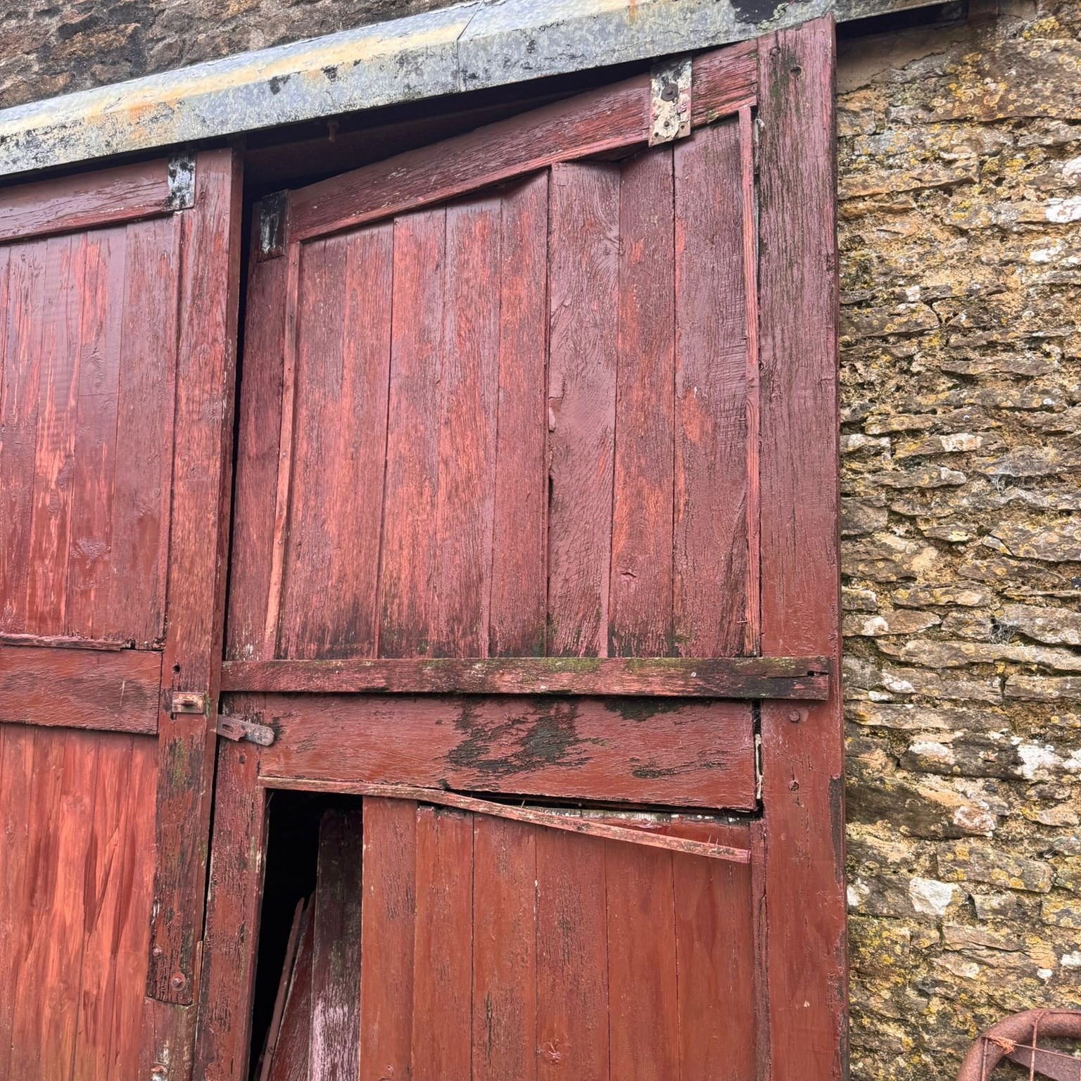 Before and After!
Bespoke built barn doors
Extra Heavy Duty
25mm TGV cladding
6" by 2" Tanalised framework
Using customers previous runners
Hot dipped galvanised hardware
Built and installed this week!
📞01935 891007
📨sales@halstocksheds.co.uk
🌐www.halstocksheds.co.uk