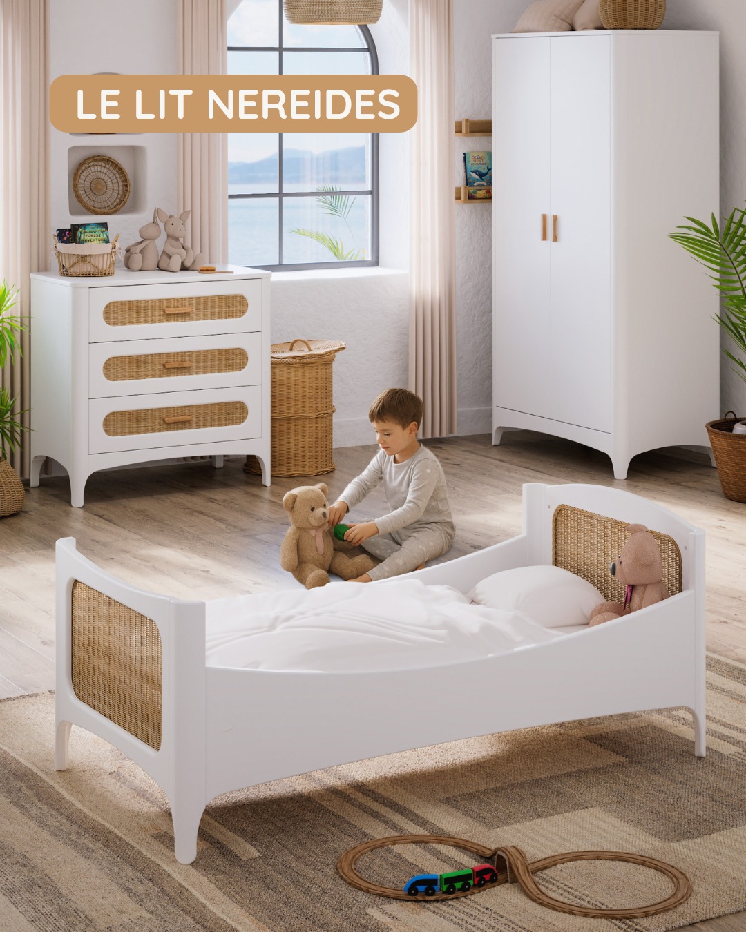Néréides voit déjà grand ! 🌊
Le premier ""lit de grand"" est une étape majeure. Notre nouveau lit évolutif Néréides l’accompagne avec style et douceur dans cette nouvelle aventure. ☁️
✨ Autonomie : Un accès facile pour entrer et sortir seul, comme un grand.
❄️ Éclat : Le blanc ""Neige"" et le rotin naturel illuminent sa nouvelle chambre.
🌿 Durabilité : La robustesse du bois véritable pour durer des années.
Une transition tout en douceur, sans changer de décor. ❤️
👉 À découvrir dès maintenant via le lien en bio !
#theobebe #nereides #nouveauté #litenfant #litevolutif