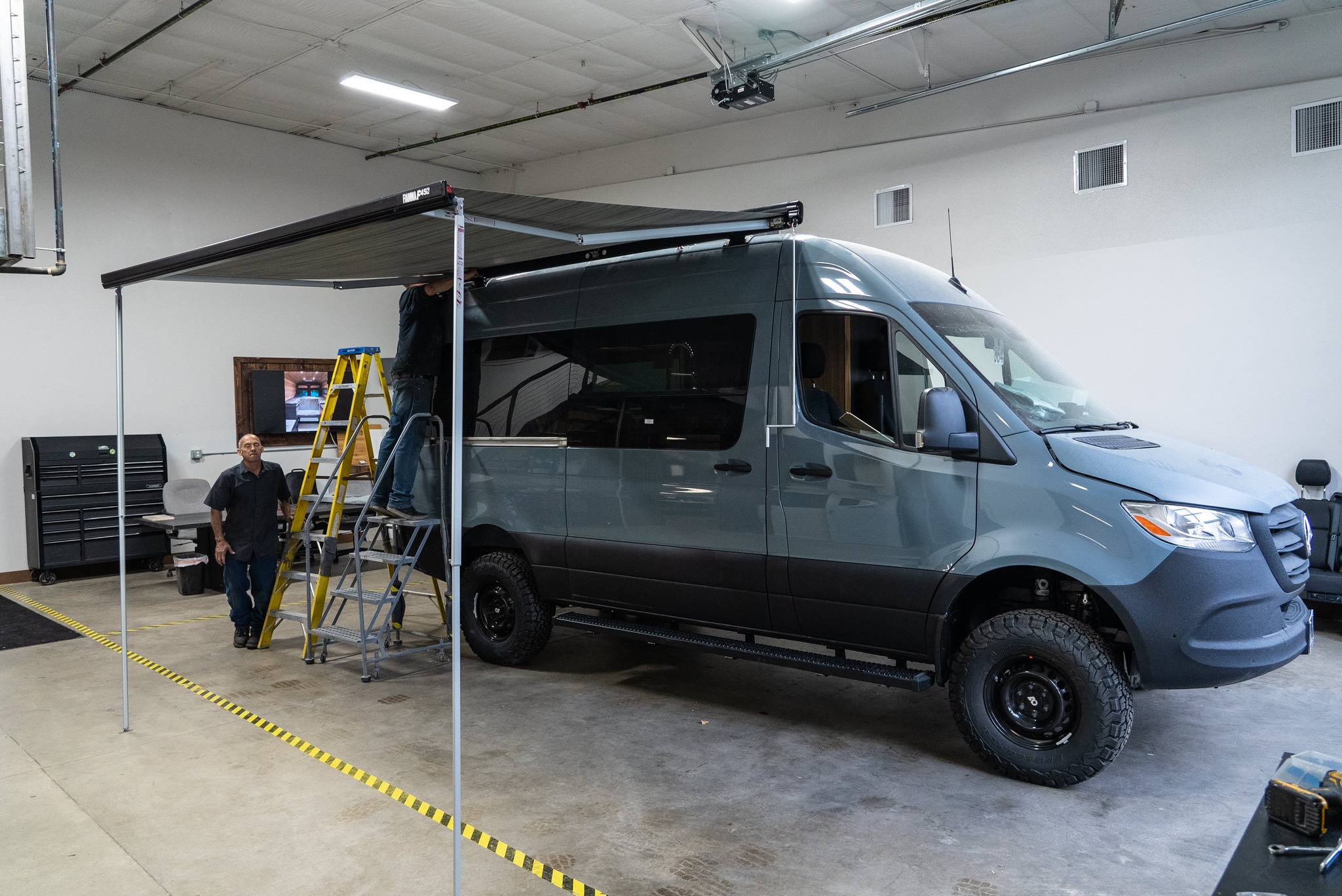 Who else is looking for upgrades to their van before summer? Reach out to our team to talk through your upgrades. The awning will be a nice addition to this Sprinter!
#coloradocampervan #poptop
#vanconversions #vanbuilders #vanfam #vanlife