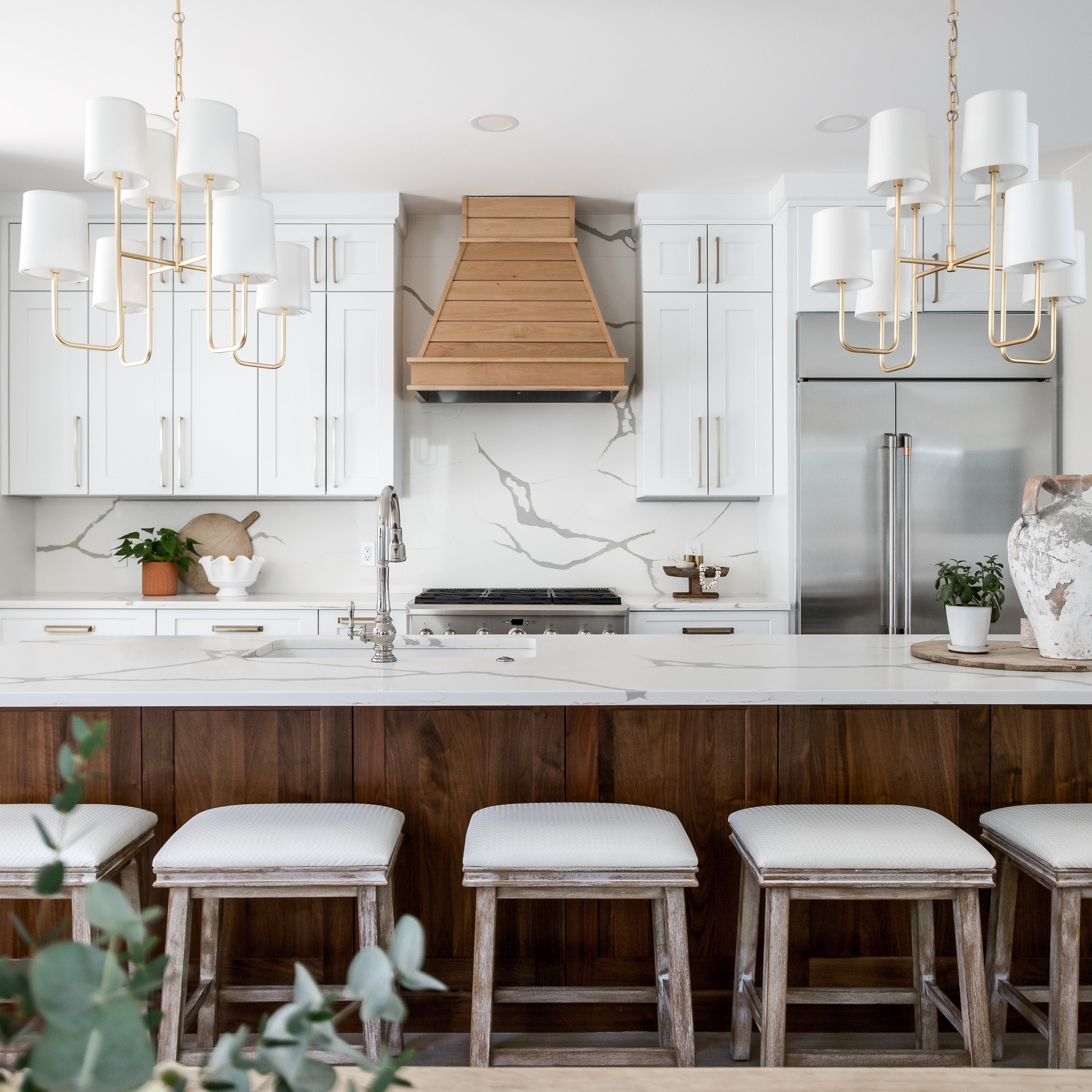 People love kitchens that feel easy to move through.
When a space supports how you cook, gather, and clean up, it naturally becomes the heart of the home.
#kitchentransformation #20YearsofDesign #LivableLuxury #DesignWithPurpose #AngelaIrelandInteriors #InteriorDesignDenver
