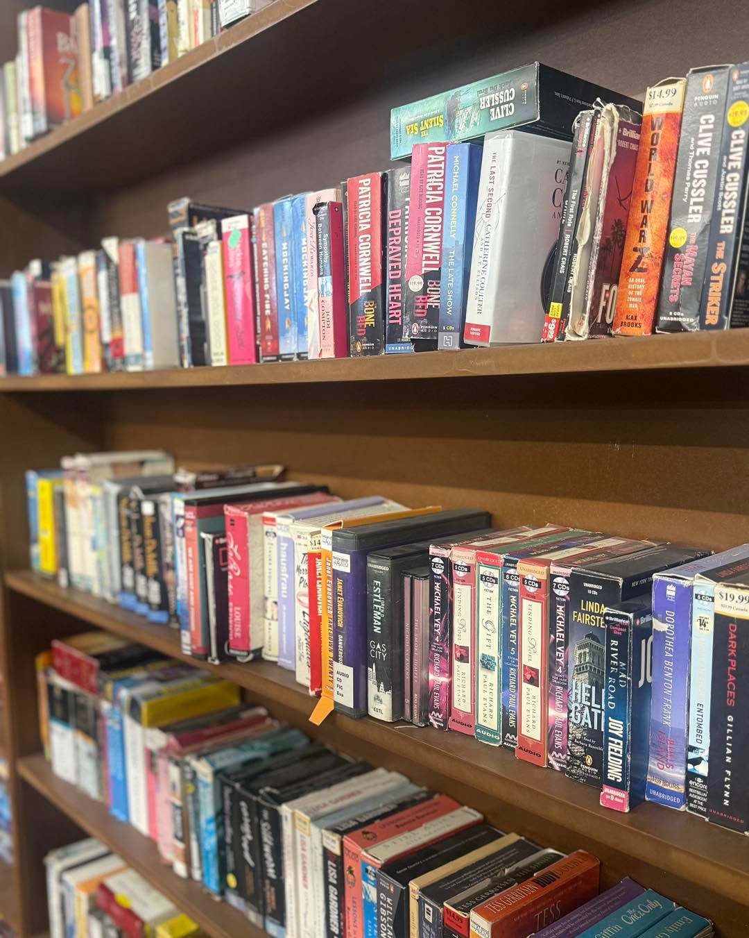 Nothing beats a good audiobook on CD for long drives🎧 hands on the wheel, story in your ears. Perfect for road trips, commutes, or passing time on a rainy day. They make miles fly by, keep everyone entertained, and turn driving into a shared adventure. What’s your go-to audiobook? 🎧🚗📚