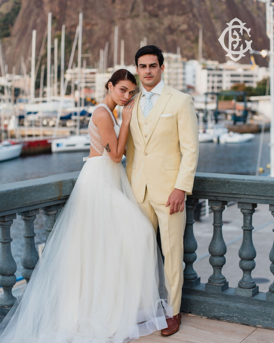 Para noivos que gostam de cor, sem perder leveza e elegância.
Sob medida, com linhas precisas e uma sofisticação natural que valoriza o noivo com discrição, estilo e personalidade.
Ligue agora e agende a sua visita!
📞 +55 (21) 3322-6675 | 📱 +55 (21) 99988-1855
Vestido @carolhungriaoficial
Terno @eduardo_guinle | @eduardoguinle
Joias @montecarlojoias
Maquiagem @julianarcprata
Fotografia @ronaldooliveirafotografia
Vídeo e edição @idofilmes | ojoaaovictor
Local @iateclubedoriodejaneiro
#EG #Terno #TernoColorido #NoivoEG #Casamento #ModaMasculina #Alfaiataria #Elegância #Eventos #Estilo #RioDeJaneiro #EduardoGuinle