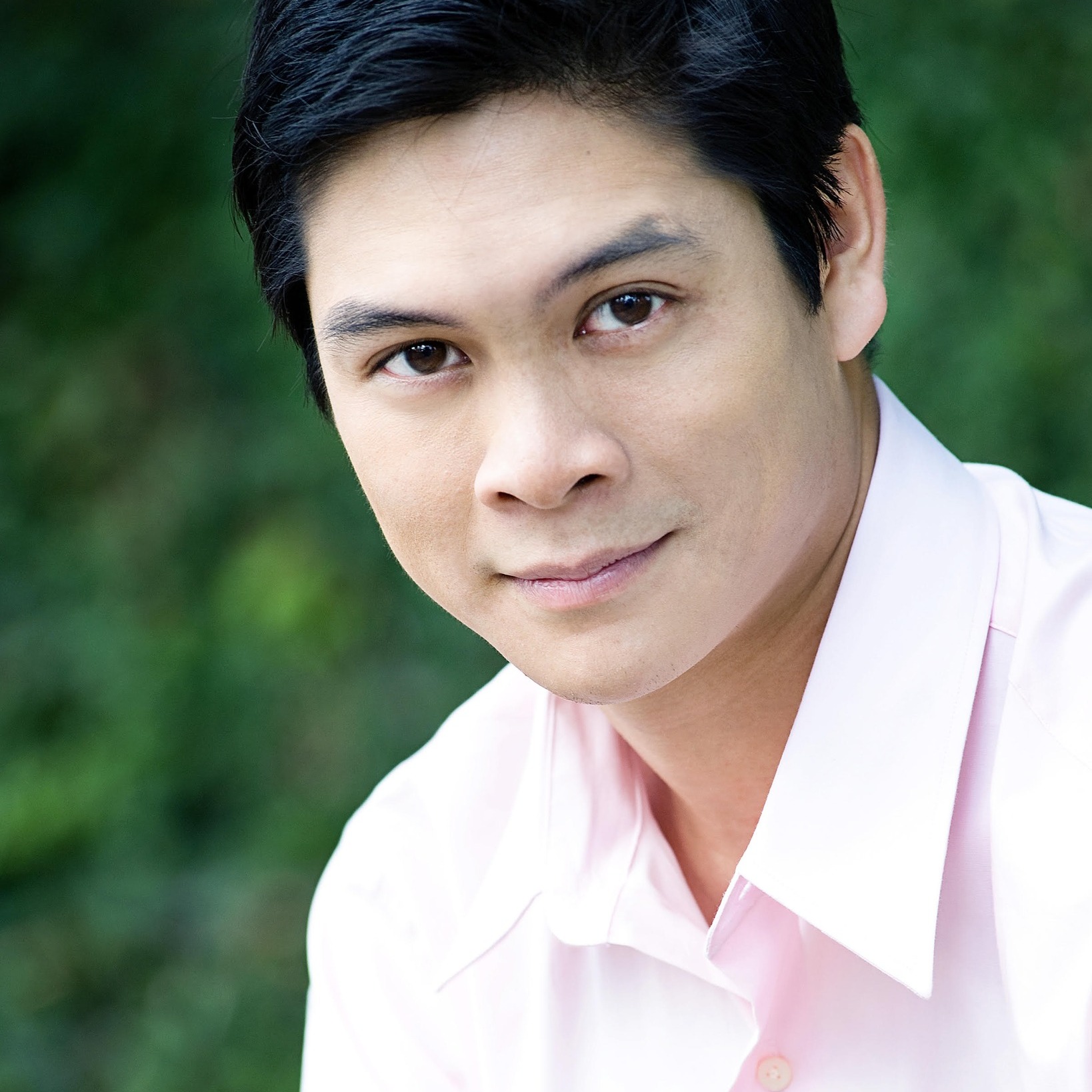 It is with profound sadness that we share the passing of our conductor-in-residence and dear friend, Stephen Pu.
Stephen was a gifted choral-orchestral conductor, educator, pianist, and singer whose artistry and generosity of spirit touched countless lives. His musical career brought him to many of the world’s most revered stages, including the Hollywood Bowl, Walt Disney Concert Hall, and with MidAmerica Productions at Stern Auditorium / Perelman Stage at Carnegie Hall, and his impact as a teacher and mentor was equally profound. As Artistic Director of the Athenas with the LA Athletics Club and a dedicated music educator, Stephen devoted his life to empowering others through music of the highest caliber.
For the past six years, Stephen was an integral part of our artistic family. We are deeply grateful for his passion, leadership, and the joy he brought to every collaboration.
Rest in peace, Stephen. Your music, your kindness, and your spirit will continue to resonate with us always.