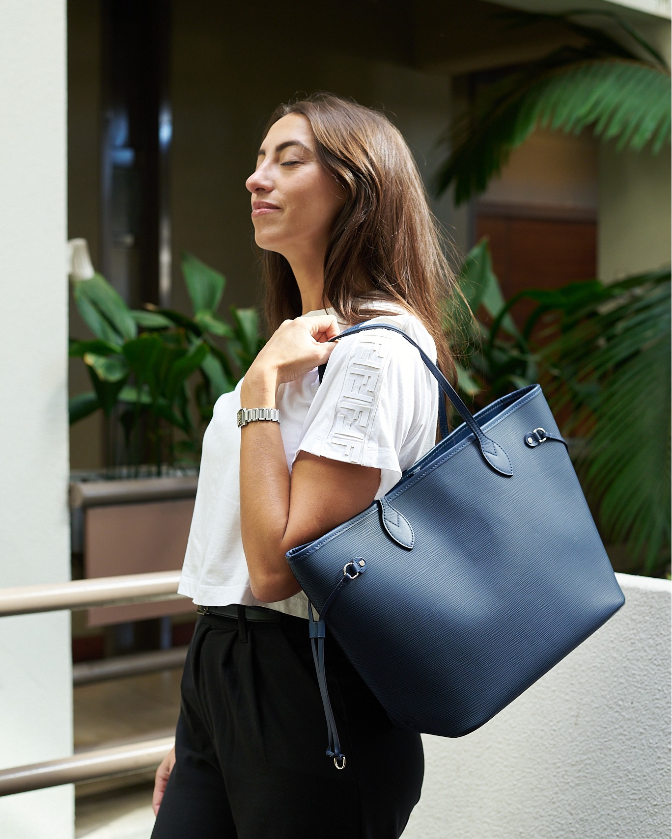 Un clásico que no falla 💼 Espaciosa, resistente y eternamente actual. Disponible en el catálogo online. Podés reservarla por DM o WhatsApp
No somos socios comerciales de las marcas consignadas.
#louisvuitton #luxurybags #secondhand #thecircleboutique