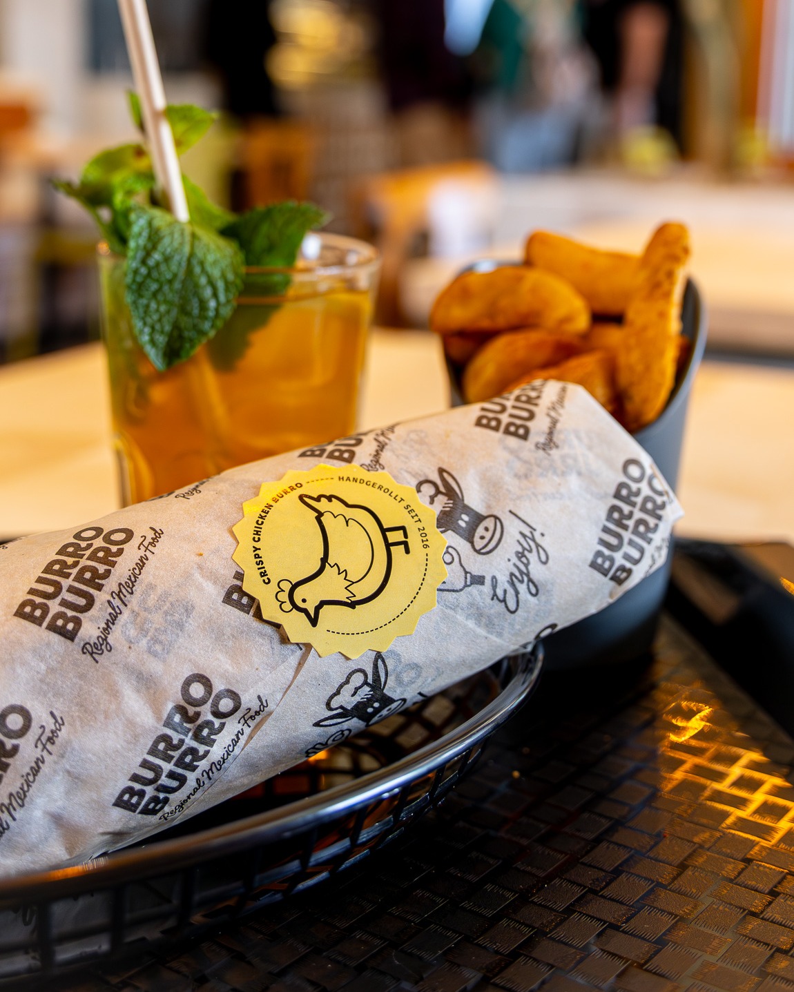 REGIONAL MEXICAN FOOD 🌯🔥
Hunger? Dann kommt zu uns! Bei uns gibt es handgerollte Meisterwerke, vollgepackt mit Geschmack und Leidenschaft.
Ob saftiges Fleisch, cremige Guacamole oder geschmolzener Käse – jeder Burro ist ein echtes Geschmackserlebnis. Dazu passen unsere knusprigen Süßkartoffelpommes und hausgemachter Eistee perfekt.
www.burroburro.de
#burro #burroburro #gastrofranchise #franchise