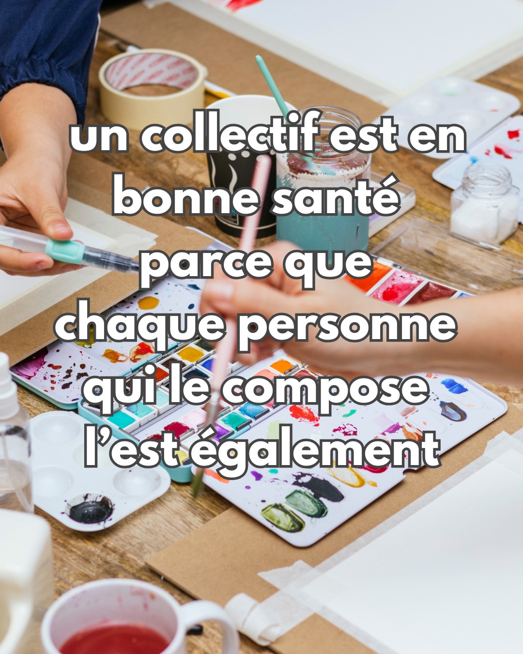 Un collectif est en bonne santé parce que chaque personne qui le compose l’est également.
On parle souvent de performance collective,
de cohésion d’équipe,
d’intelligence collective.
Mais un collectif ne va jamais mieux que les femmes et les hommes qui le constituent.
▫️Un collaborateur épuisé ne « tire » pas l’équipe vers le haut.
▫️Une personne en perte de sens finit par se désengager, même silencieusement.
▫️Une fragilité ignorée devient, tôt ou tard, un dysfonctionnement collectif.
Prendre soin de la santé d’un collectif,
c’est d’abord créer des espaces où chacun peut se déposer, s’exprimer et se relier à ce qu’il vit.
Chez Tatsucolor, nous accompagnons les dirigeants et leurs équipes par la création artistique,
non pour « faire joli »,
mais pour transformer les fragilités individuelles en robustesse collective.
Parce qu’un collectif solide
se construit de l’intérieur.
#LeadershipHumain #QVT #Robustesse #Engagement #SantéPsychosociale #ManagementInclusif #Tatsucolor