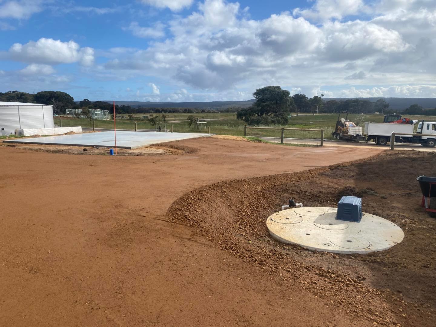 Need solid access to your property? Flow Earthworks delivers durable gravel driveways and hard stand areas for homes, sheds, and rural properties.
✔️ Proper site prep
✔️ Quality materials
✔️ Compacted for strength and longevity
✔️ Tidy finish
Whether it’s new access or upgrading an existing surface, we’ve got the gear and experience to get it done right.
📩 Get in touch for a quote.