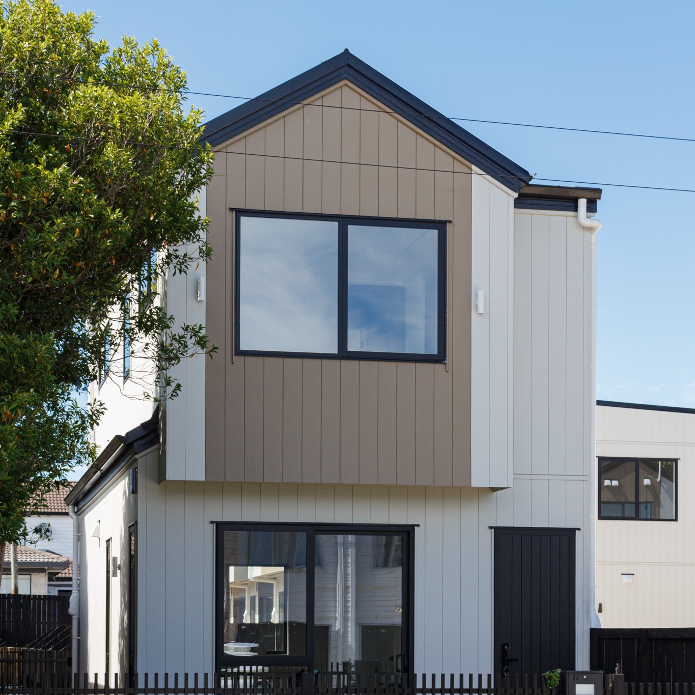 Clean, calm, and cohesive. 😌
This nine-home development uses MS200 Vertical Shiplap in crisp white, warmed with timber-toned accents and subtle black highlights to add contrast without breaking the overall flow.
✨ Shera fibre cement | Vertical Shiplap MS200
👉 Chat with us about your next build.
#CLADSolutions #cladding #nzhome #fibrecement #shiplap