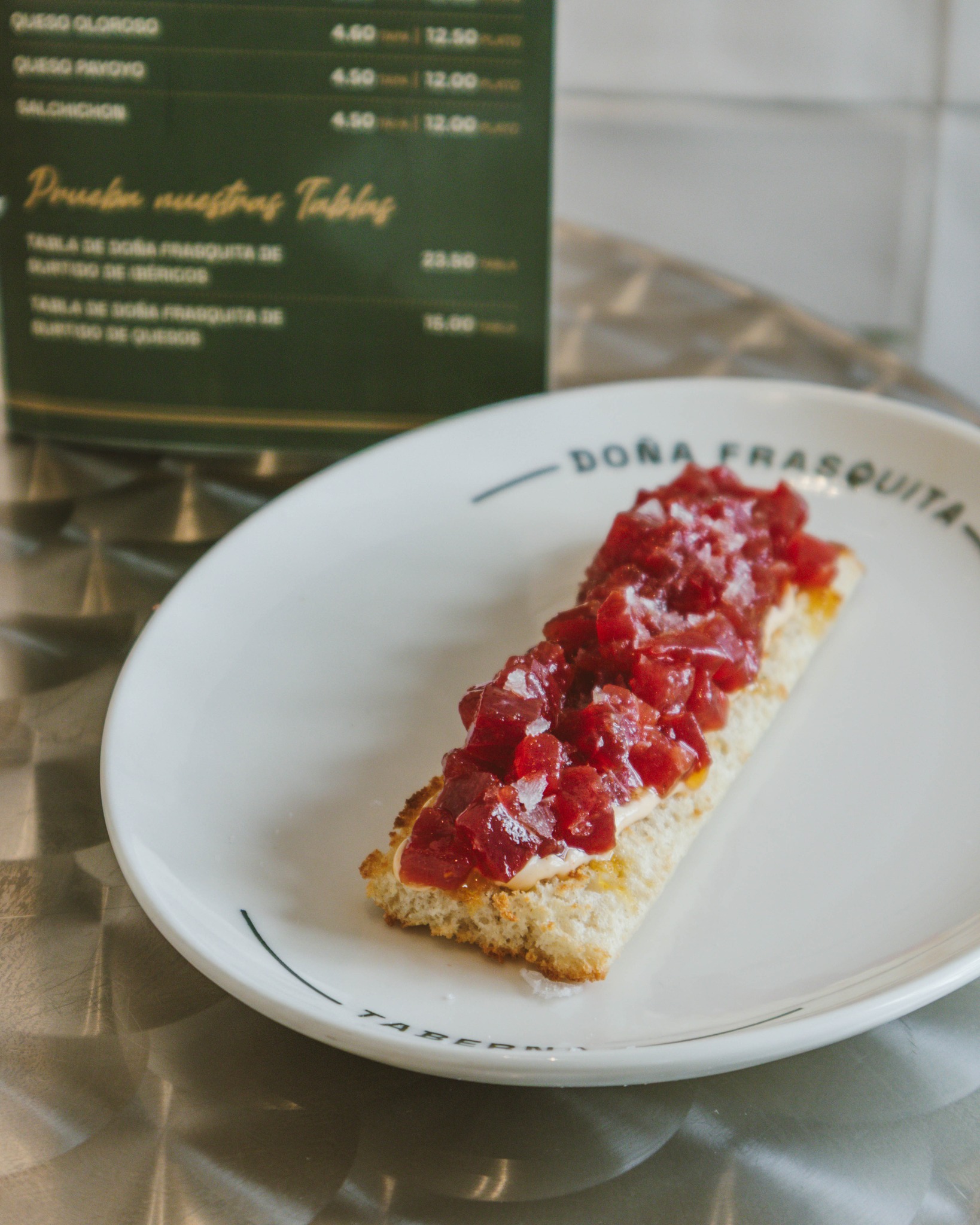 Nuestra tosta de Atún Rojo con Kimchi ⭐️ Un autentico manjar que no defrauda.
Una base de pan crujiente tostado sobre una camita de mayo de kimchi y la guinda del pastel: un atún rojo fresco.
Solo calidad📍José López Rodríguez N7
-
#taberna #sanfernando #doñafrasquita #cocina #atunrojo