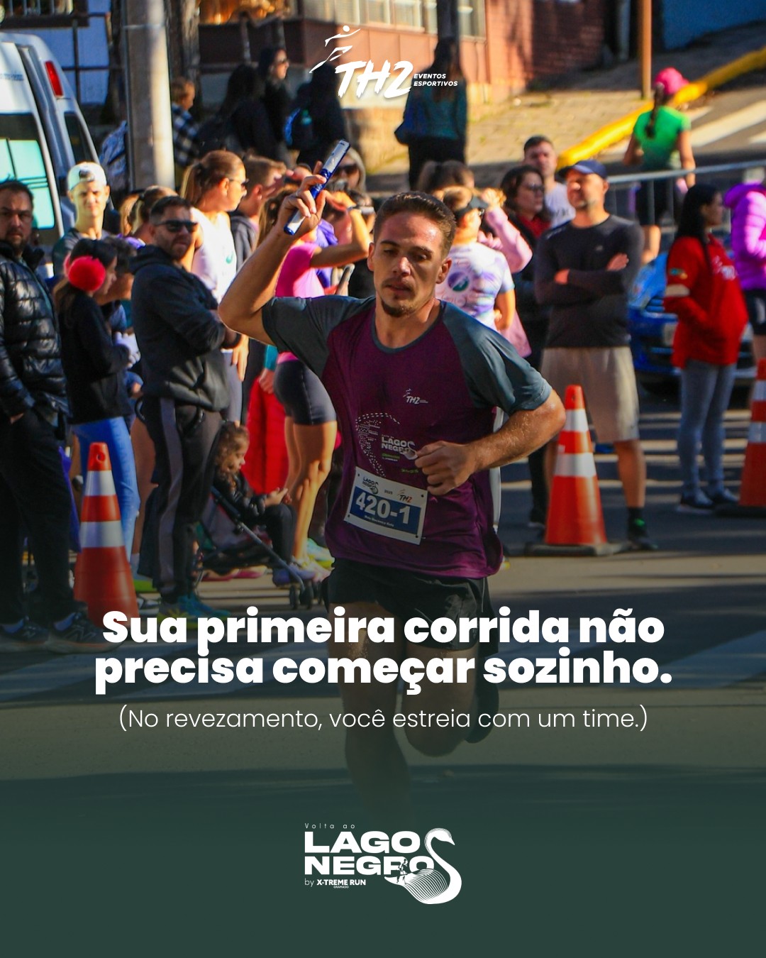 Se você está pensando em fazer a sua primeira prova, deixa a gente te contar um segredo: o mais difícil quase nunca é a distância… é a insegurança de ir sozinho, de “não dar conta”, de achar que ainda não é a sua hora.
E é exatamente por isso que o revezamento pode ser a melhor porta de entrada pra corrida.
Você participa sem pressão de “carregar tudo nas costas”. Você corre um trecho, no seu ritmo, com uma equipe te esperando, te incentivando e te lembrando do principal: você pertence a esse lugar. A energia muda, o medo vira empolgação, e a linha de chegada vira encontro.
A Volta ao Lago Negro 2026 é perfeita pra essa estreia: cenário lindo, vibe leve, e a experiência completa de viver uma prova do começo ao fim, junto.
Chama duas, três, cinco pessoas, monta teu time e vem descobrir como a tua primeira corrida pode ser inesquecível.
Marca aqui quem seria teu revezamento ideal. 👇🏃♂️🏃♀️
#VoltaaoLagoNegro #Corrida #LagoNegroGramado #CorridadeRua #EuSouXtreme #XTremeGramado #Gramado