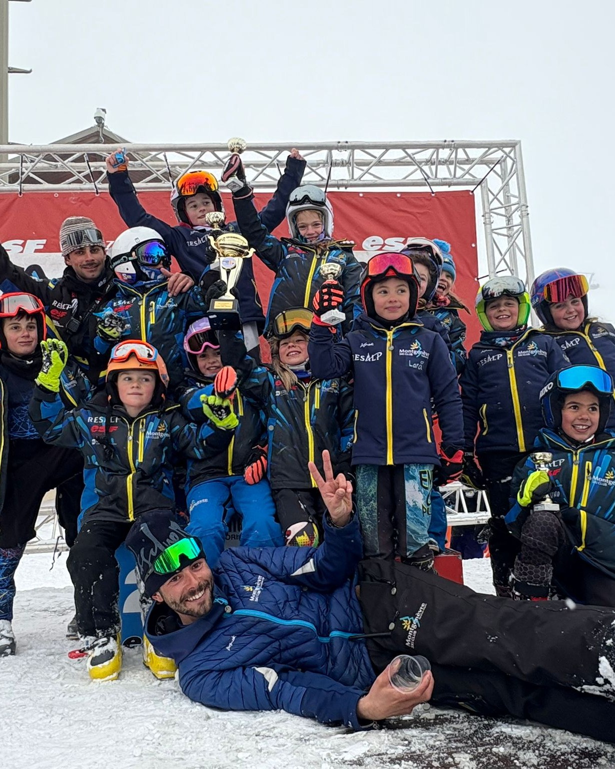 SKIATHLON 2026
Bravo à tous les U8 et U10 qui ont participé à une épreuve de Géant, de saut et de vitesse.
Merci aux coachs Maxence et Quentin pour la préparation de la course et à l'ensemble des parents de nos U8/U10
Avec la participation des clubs de Serre Chevalier, Briançon et Claviere pour leur participation.
Les résultats de nos genèvremontaines et genèvremontains:
2019 - Timothée 2ème
2018 - Margherita 1ère; Anita 4ème; Gioele 1er
2017 - Flavie 2ème; Lara 3ème
2016 - Bruno 3ème
Tous les résultats via le lien: https://bit.ly/4agkg9V
@esfmontgenevre @domaineskiablemontgenevre
#skiclubmontgenevre #volaracingsports #rossignolracing #atomicski #montgenevre_domaine_skiable #montgenevreofficiel #pavesi_sports #anovahotelspa #lechaletblanc_montgenevre #esfmontgenevre #ferrierboisconstruction #maurisbois #autocars_resalp #atomicski #rossignolracing #volaracing_sports
#villageclubdusoleilmontgenevre #cafelegraal #maregionsud #départementhautesalpes