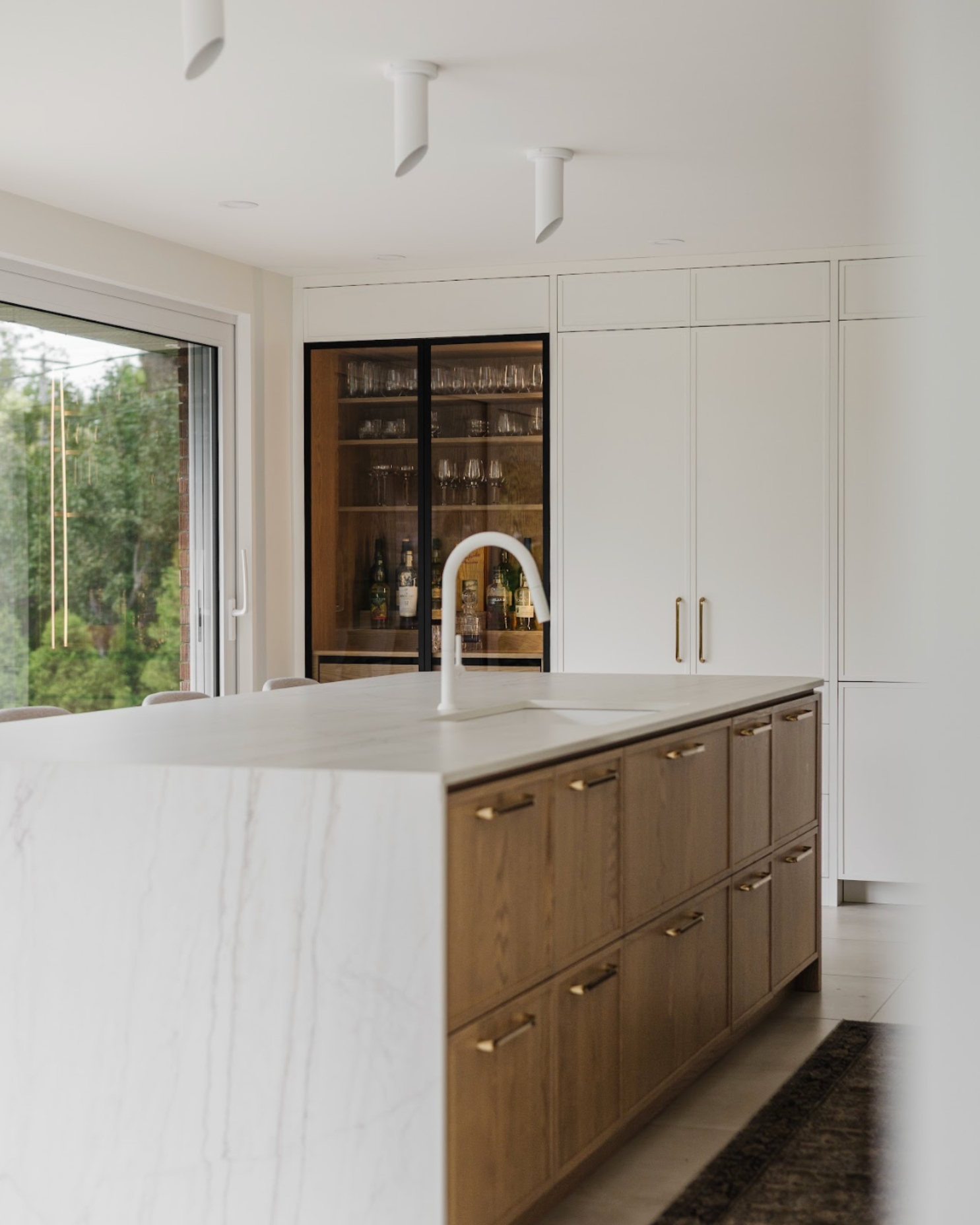 📸 Une chose à savoir sur mon travail...
J’adore collaborer avec des créateurs qui conçoivent avec intention dans une vision durable, où la photographie s’inscrit naturellement dans la continuité du projet.
Vous portez cette même vision?
Discutons-en : www.homephotointerieur.com
⸺
Résidence Normanville
Designer: @juliep_design
Photographie: @home.photo.interieur