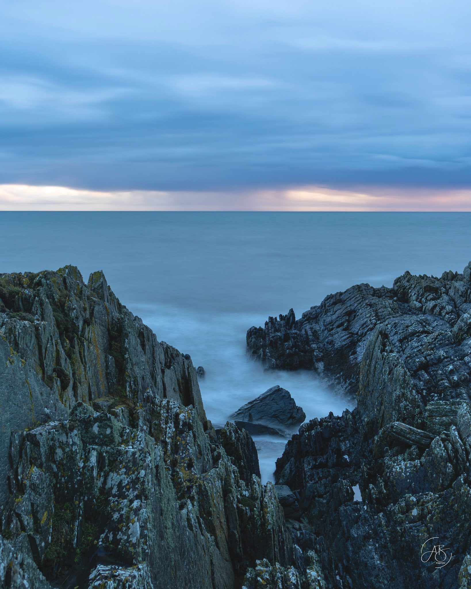 Even under grey skies, Clogherhead never loses its magic 🌊🌫️
Credit @ann.bruen