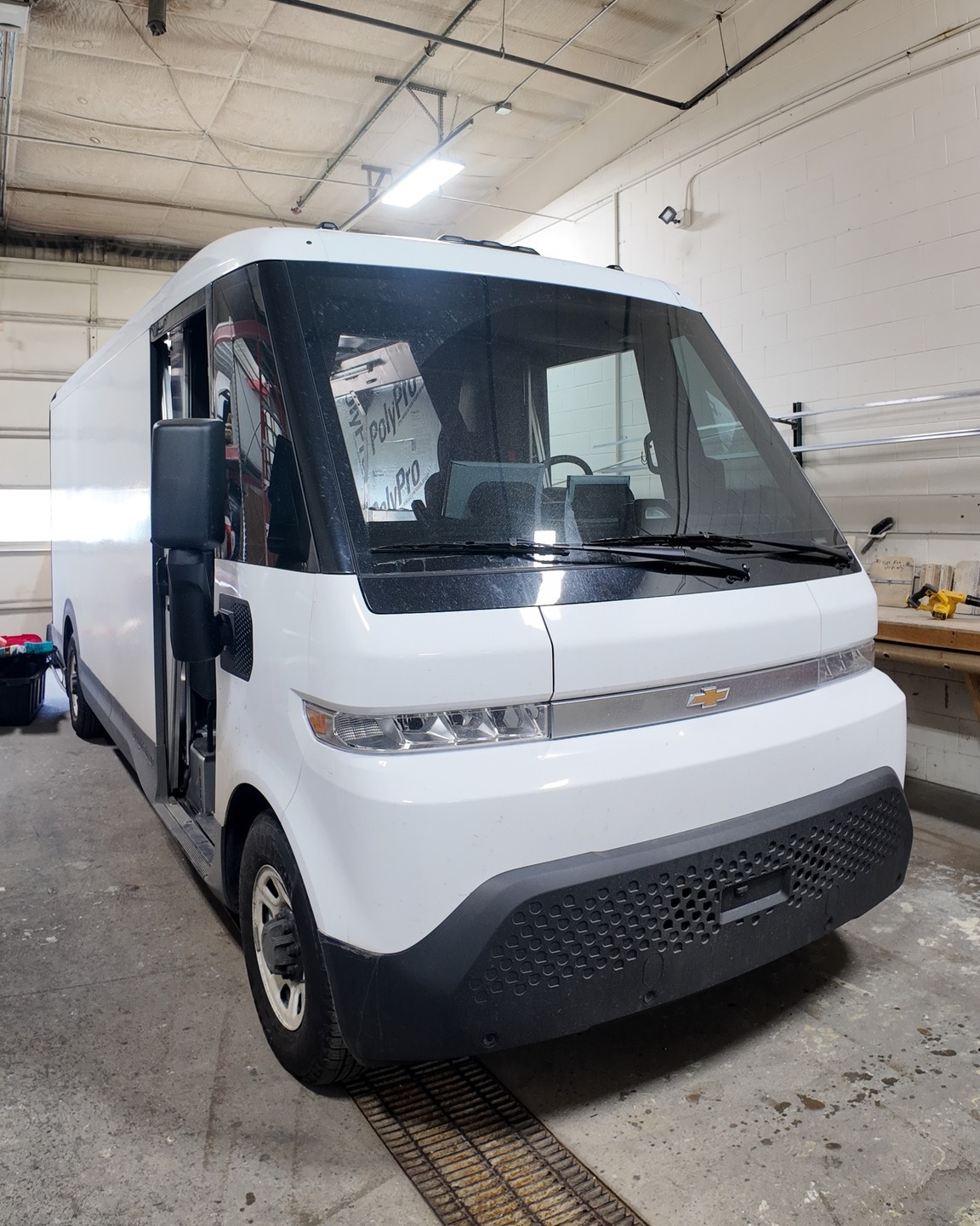 We just cut out the roof on this Chevy Brightdrop EV delivery van. Thats right! This thing is getting a pop top!
#coloradocampervan #poptop
#vanconversions #vanbuilders #vanfam #vanlife