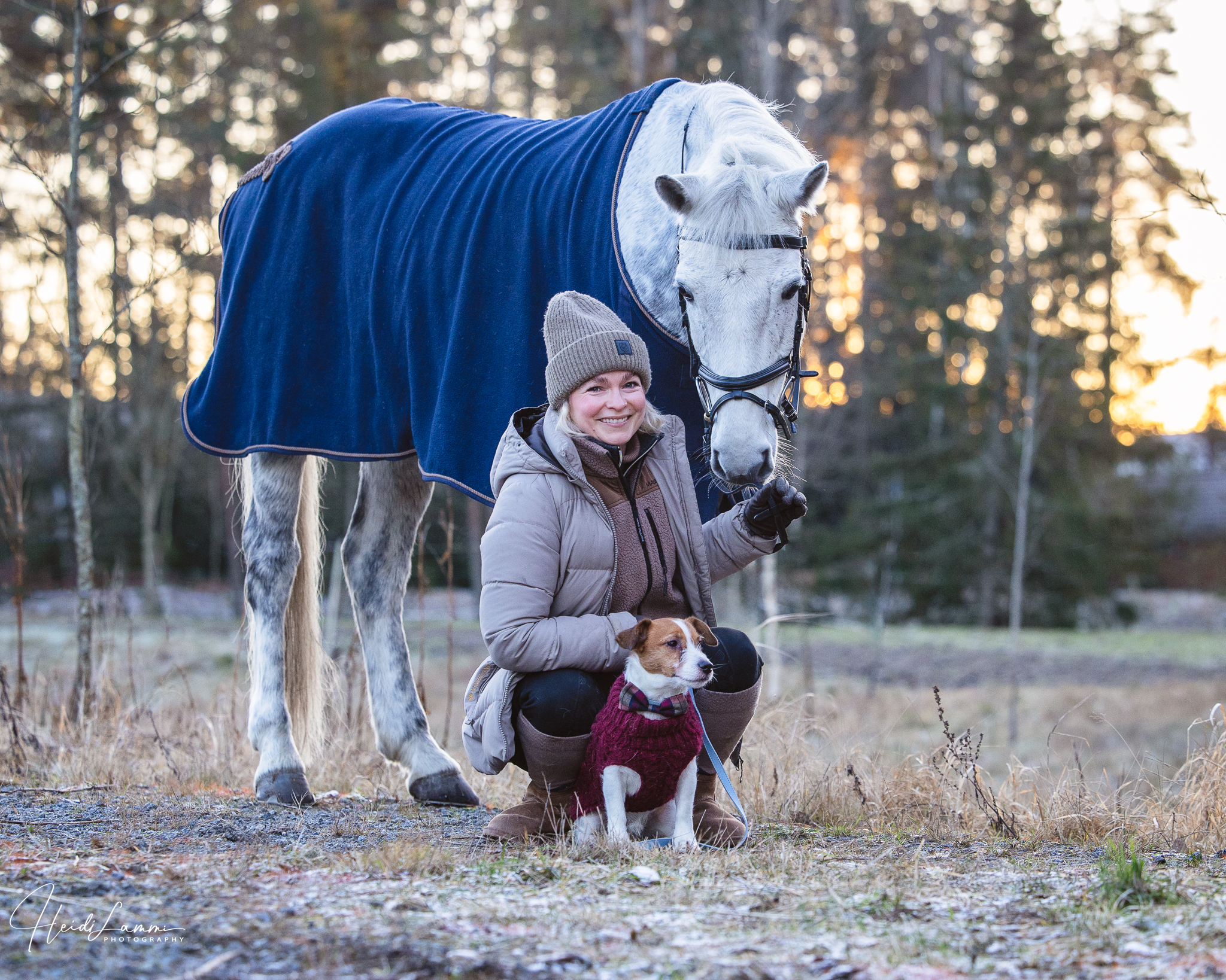 Tammikuu viuhahti niin vauhdikkaasti tapahtumien merkeissä, että jäi julkaisematta muutamia kuvia joulukuulta. Nyt on hyvä hetki laittaa someen muutakin, vaikka viikonloppuna jatketaankin kuvauksia Ypäjällä.
Näissä kuvissa aina iloisesti hymyilevä @eq_heppasoffe & gang🦄🌟
https://www.heidilammiphoto.com