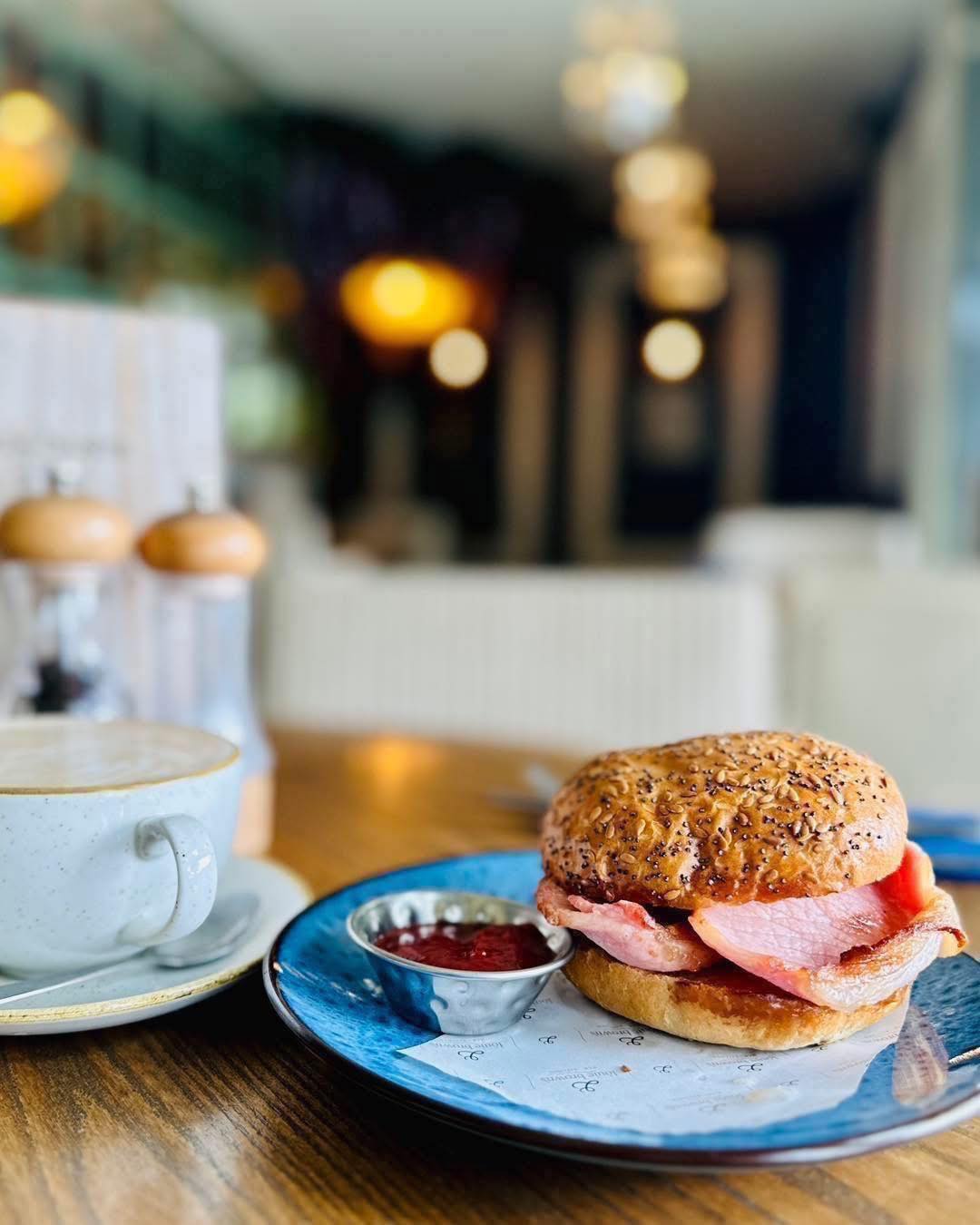 ✨ Start Your Day at Louie Browns ✨
Whether it’s a quick catch-up over coffee and a crispy bacon roll a leisurely full Scottish breakfast or a classic eggs Benedict, we’ve got your mornings covered.
☕️🍳 Open daily from 9am
Our friendly team look forward to welcoming you 😊
