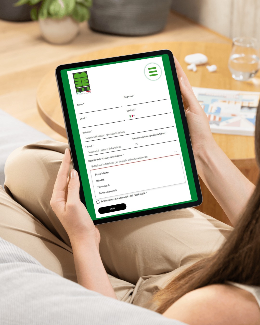 La tua serenità non scade dopo il montaggio. ✨
Scegliere EBE Porte significa affidarsi a un partner che c’è sempre, anche a distanza di anni.
Sul nostro nuovo sito www.ebeporte.it abbiamo inserito una sezione dedicata all’ assistenza
Grazie al nuovo modulo ottimizzato, potrai inoltrare la tua richiesta in pochi secondi, indicando:
✅ Il tuo nome e il numero di fattura del lavoro
✅ La categoria (Porte interne, Blindati, Serramenti o Portoni sezionali)
✅ La descrizione della situazione riscontrata
Perché lo abbiamo fatto?
Per avere subito tutta la tua pratica sott'occhio e garantirti una gestione impeccabile.
Meno attese, più precisione: la qualità EBE continua nel tempo, esattamente come i nostri prodotti. 🤝
#EBEPorte #AssistenzaClienti #Pancalieri #Efficienza #PostVendita #CasaSicura #SerramentiTorino #QualitàCertificata