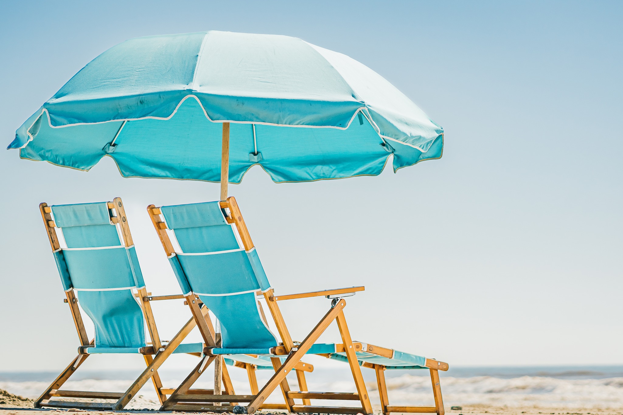 Spring break in Port Aransas can be easy⌠if you know a few local tricks.
A couple of tips we always share with friends and guests:
⢠Avoid peak ferry times (late morning + late afternoon), early mornings or evenings are smoother
⢠Grocery shop before you hit the island, or go mid-week when itâs quieter
⢠Beach mornings are calmer; afternoons get busier
⢠Skip driving when you can, walking, biking, or golf carts (did we mention, one is included with a stay at Villa Blue?!). Save time and stress
Port A doesnât have to feel crowded or chaotic. With a little planning, itâs still all about salty air, sandy feet, and slow evenings.
Save this for spring break planning, and share it with someone heading to the Port A. đ
#PortAransasStay #TexasCoast #PortAransas #VillaBlue #BeachHouseLife #VisitPortAransas #StayinPortA #VillaBluePA