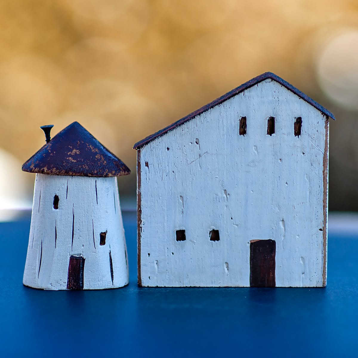 Home sweet home ... small wooden saltbox houses are available in a variety of sizes at Muskoka Mercantile.
#muskokamercantile #muskokashipyards #saltboxhouse