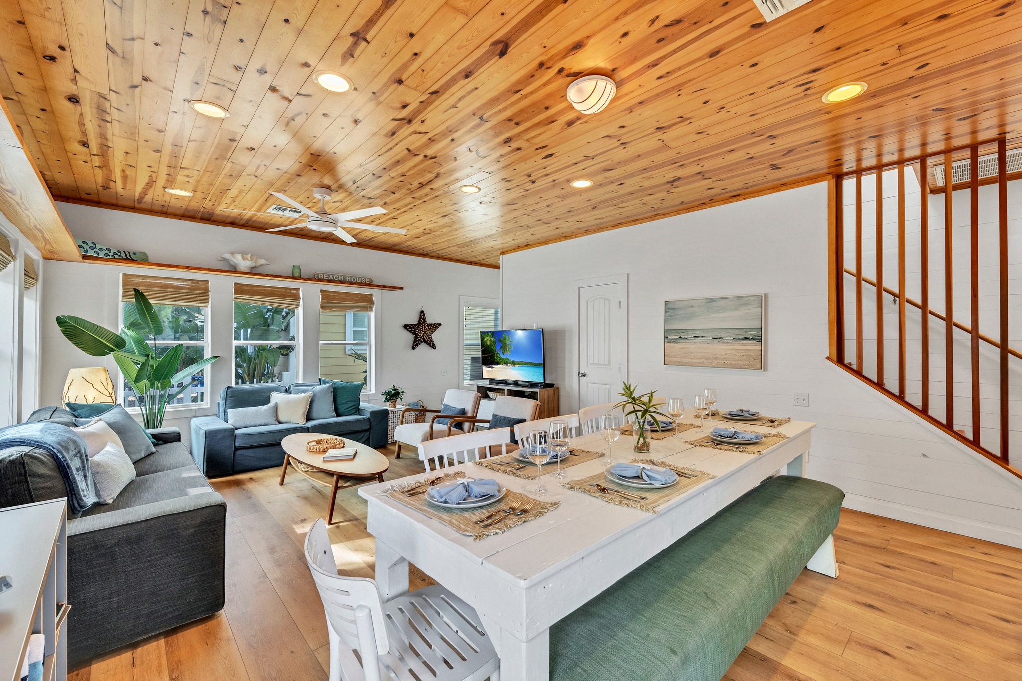 Built for breakfasts, card games, and late-night conversations.