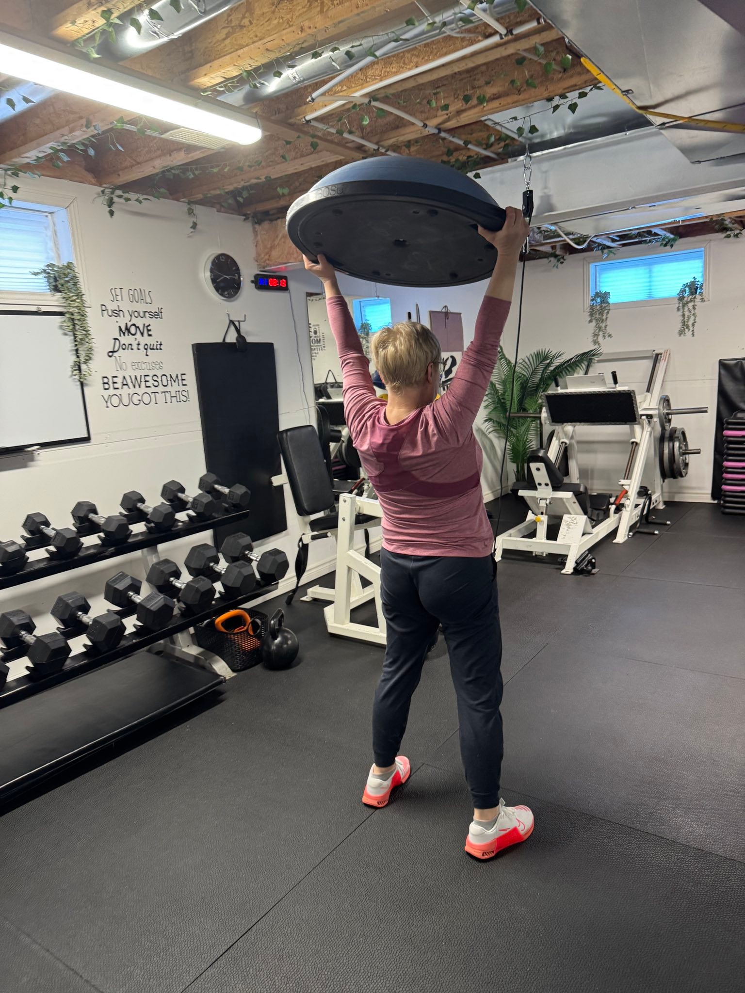 This is what 60 should look like ! Strong as F❤️
Happy Birthday to a Beautiful, Strong and extremely Kind Hearted Woman