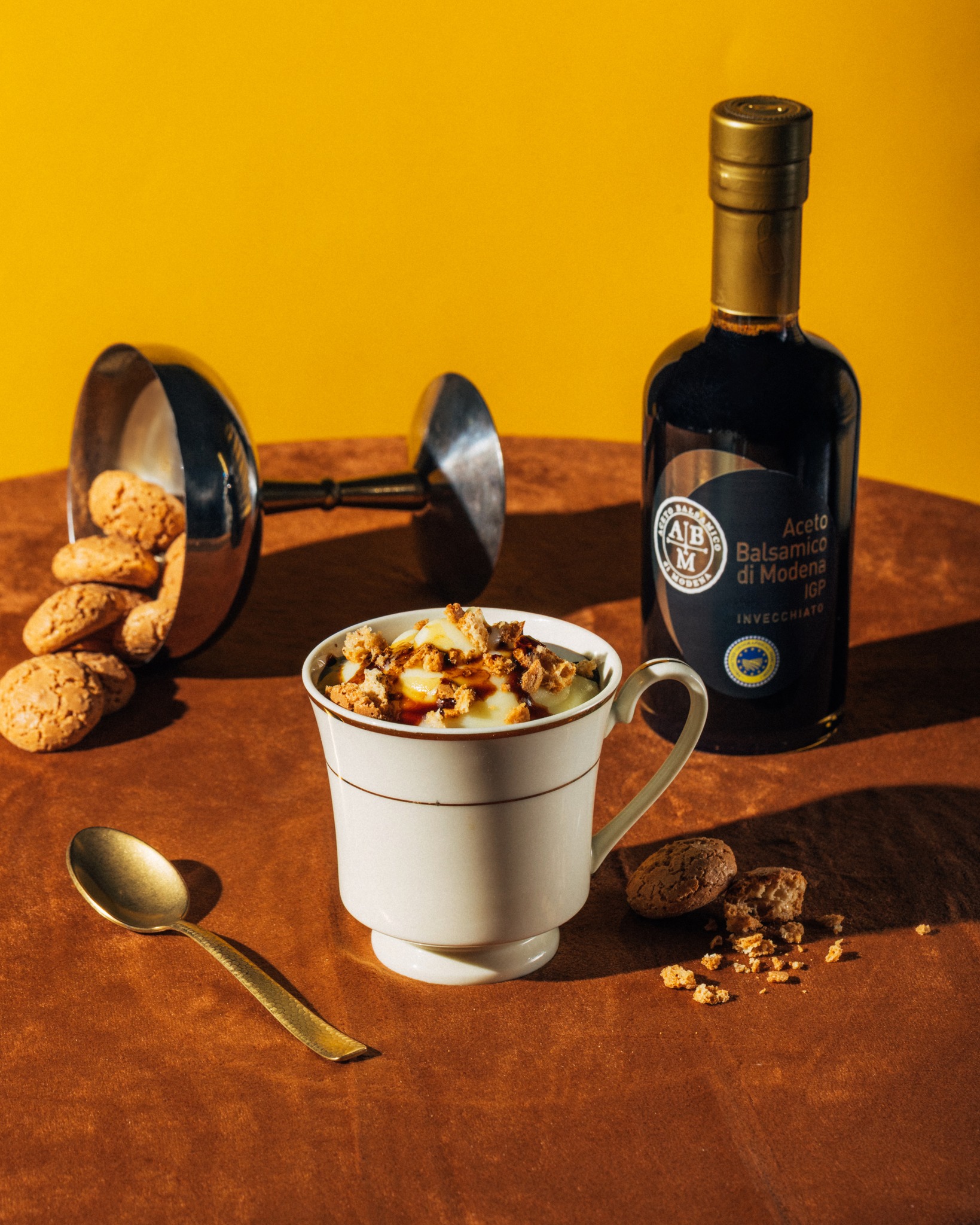 Mind The #OroNero 🖤
Quando il freddo si fa sentire, niente è meglio di una bella tazza di zabaione caldo con amaretti di Modena e Aceto Balsamico di Modena IGP.
.
.
#MindThePop #MediaRelation #DigitalAgency #Parma