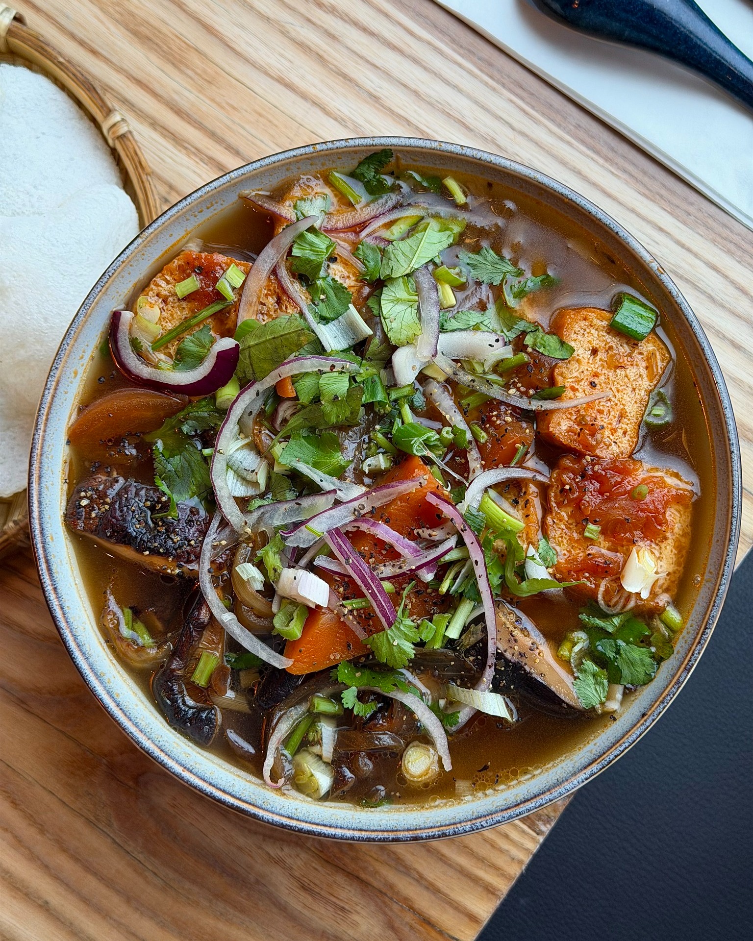 A little reminder to all our vegans, we’ve got a plant-based bún bò Huế that doesn’t compromise on flavour 🌱 Made with fragrant mushrooms, sweet tomatoes, tangy pineapple, and tofu puffs that soak up every drop of that rich lemongrass broth.