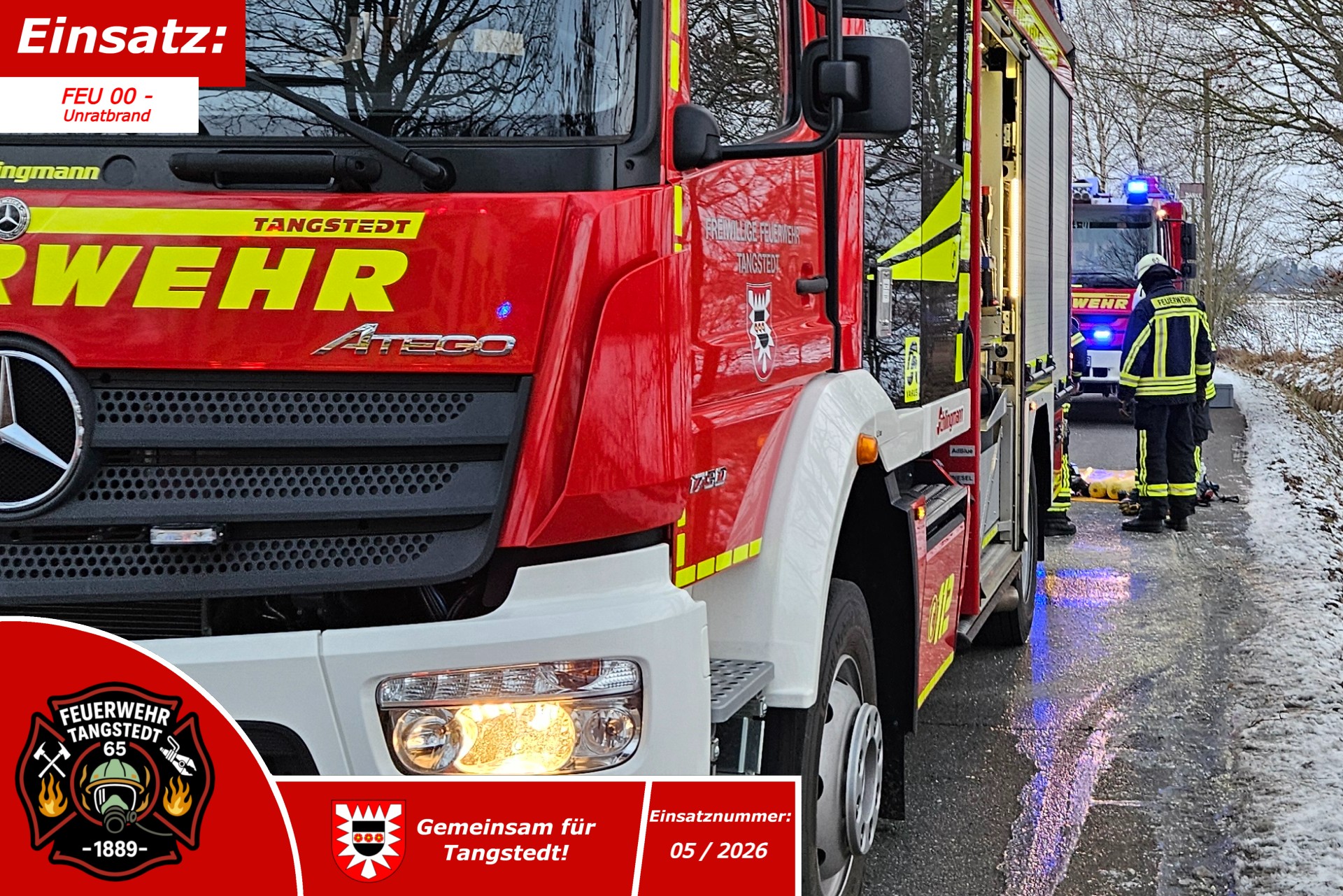 🚨 Nr. 05/2026
📆 02.02.2026, 07:16 Uhr
📟 FEU 00 - Unratbrand
🌐 OT Tangstedt / Fahrenhorster Weg
⚠Gemeinsam mit den Kameraden der FF Wilstedt wurden wir zu einem brennenden Haufen, bestehend aus Unrat, alarmiert. Vor Ort eingetroffen wurde ein Feuer auf ca. 2x2m vorgefunden. Das Feuer konnte durch zwei Trupps unter Atemschutz schnell unter Kontrolle gebracht werden. Nach dem Ablöschen wurde der Haufen noch auseinander gezogen um letzte Glutnester zu finden und abzulöschen - als auch die Nachkontrolle mittels Wärmebildkamera keine weiteren Auffälligkeiten zeigte, wurde die Einsatzstelle gegen 08:15 Uhr den Bewohnern übergeben und nach Abschluss aller Reinigungsarbeiten waren wir gegen 9 Uhr wieder einsatzbereit.
Neben der örtlichen Lage und der damit verbundenen schwierigen Löschwassersituation, machte uns auch das Wetter mit ca. -8 Grad zu schaffen, sodass einige Komponenten zügig Eis ansetzten.
Alarmierte Kräfte: FF Tangstedt, Freiwillige Feuerwehr Wilstedt, RTW Kayhude, Polizei
👍🏼Like=Vielen Dank an die Einsatzkräfte🧑🏼🚒🧑🏼🚒
Alle Einsätze findest du hier:
https://www.feuerwehr-tangstedt.de/einsaetze-2026
#feuerwehr #firefighter #freiwilligefeuerwehr #ehrenamt #retterherz #blaulicht #blaulichtfamilie #fireandrescue #einsatz #alarm #atemschutz #feuer #technischehilfeleistung #einsatzfahrzeug #löschfahrzeug #notruf #instagram #insta #instagramreels #reelsinstagram #reelsofinstagram #instagramreel #reels #kreisstormarn #schleswigholstein #feuerwehr #tangstedt