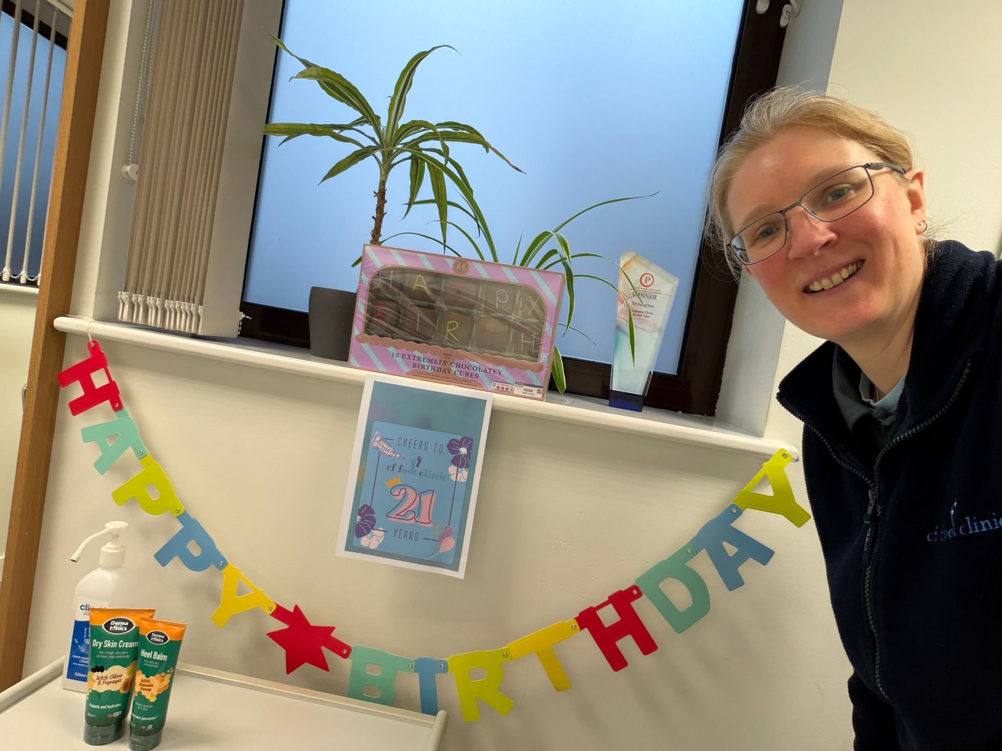 A great big Happy 21st Birthday to our Resident Partner @cffootclinic - Catherine and CF Foot Clinic has been a part of the PB family for many (many!) years, so from all of us here at PB, congratulations and Happy Birthday! Save us a cake 🎂 #physicalbalance #thestudioatphysicalbalance #basingstokeclinic #podiatrybasingstoke #pbteam #celebratingtheteam