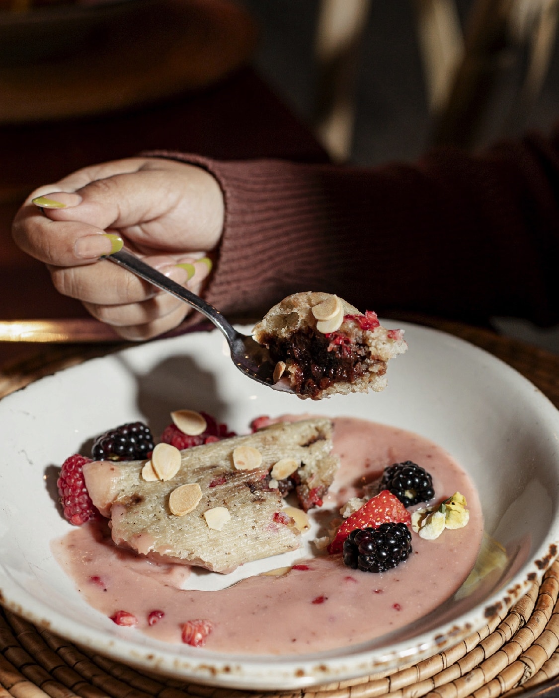 Tamal de zarzamora con atole de fresa. 🍓
Sabor para terminar una buena comida en Augurio. ¡Te esperamos!