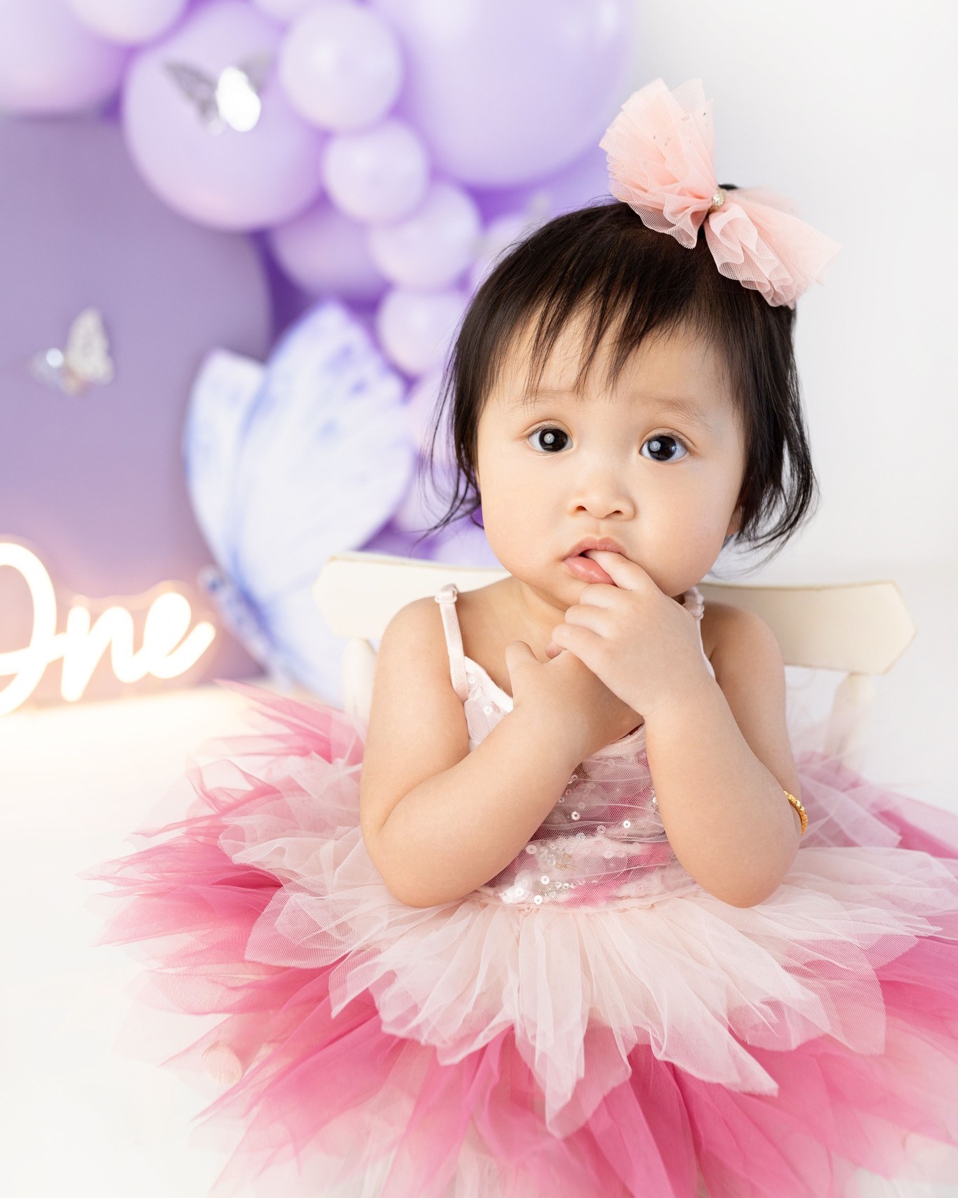 How sweet is this little princess!
It's been a while since Ive posted consistently, so HERE I AM!
Sitting down and scheduling the next month of content!
If your little one is 8-11 months old... ITS TIME TO CONTACT me and set up your birthday session!
.
.
Janellemcdonnellphotography.com