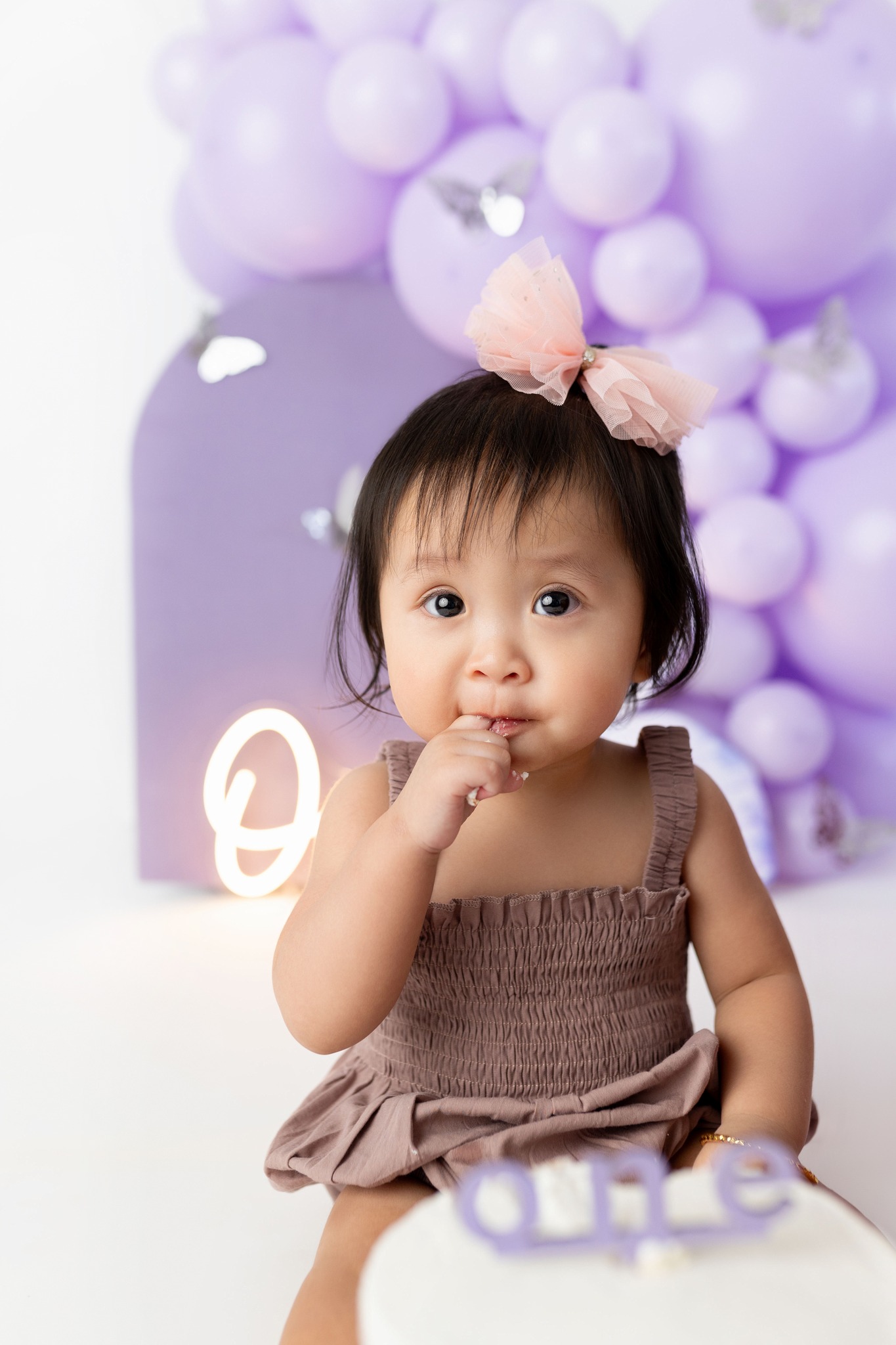 My last few babes were indifferent on their cakes :)
Truth is..
some LOVE It and some HATE it.
Some will play + some will not go near it.
I meet baby where they are.
If needed, we take breaks and have parents share in the fun to get them going.
Some sessions babes are super smiley and we breeze through the session in 40 minutes.. Others take about an hour and a half - sometimes more.
My priority is the get you photos you will treasure forever - Sometimes that takes time + that's ok!
.
If you're wanting an experience for your little one
Lets chat.
Janellemcdonnellphotography.com