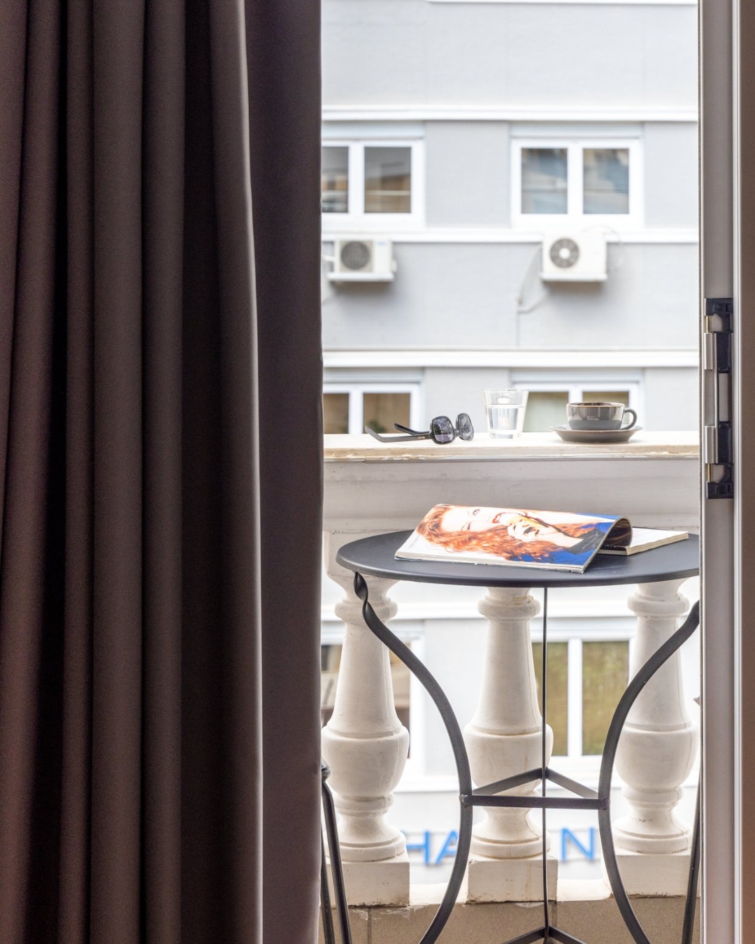 The Double Room with Balcony is our compact comfort room!
You feel you’re in Athens, with the urban patio view from your balcony, but even though the city center can be loud, here time slows down for some quiet moments.
#athens #athenshotel