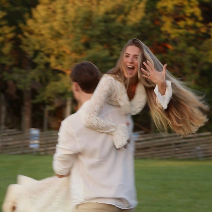 Think you might be getting engaged this Valentine’s Day? 💍💖
First of all, congratulations (We're speaking it into existence 😉)
Second… I have something sweet coming soon for newly engaged couples 💌 Stay tuned ✨