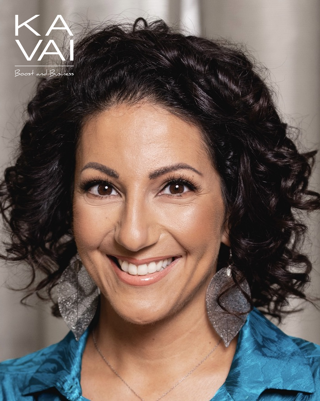 📣Våga ta plats – utan att kompromissa med dig själv.
Den 26 februari är det dags för en föreläsning som ger dig mod, strategier och inspiration att ta plats🌸
Att synas och höras är ofta nyckeln till inflytande – men hur gör man det i praktiken, utan att tappa fotfästet eller gå emot sina egna värderingar? Trots uppmuntran möter många kvinnor fortfarande högre hinder för att ta plats i offentligheten.
Kommunikationsrådgivaren Tanja Tabrizian har under många år arbetat med kommunikation i komplexa miljöer, från politik och kultur till näringsliv och offentlig sektor. Hon har stått vid sidan av välkända profiler och organisationer när rampljuset varit starkt, och hjälpt dem att bygga förtroende, hantera mediestormar och skapa berättelser som håller – även när det blåser.
Du får konkreta råd om strategisk kommunikation, exempel från verkligheten och inspiration för hur kvinnor kan ta mer plats i offentligheten – på sina egna villkor, med mod, autenticitet och trovärdighet. Föreläsningen bjuder också in till reflektion: Vad betyder det egentligen att ta plats? Hur kan vi stötta varandra i att göra det med självförtroende och stolthet?
Välkommen till en inspirerande eftermiddag med Tanja Tabrizian – anmäl dig idag och ta första steget mot att stå stadigt i din egen röst 🌱
Läs mer och anmäl dig👉https://www.kavai.se/event-details/syns-du-inte-finns-du-inte-om-att-vaga-ta-plats-bygga-fortroende-och-aga-sin-berattelse