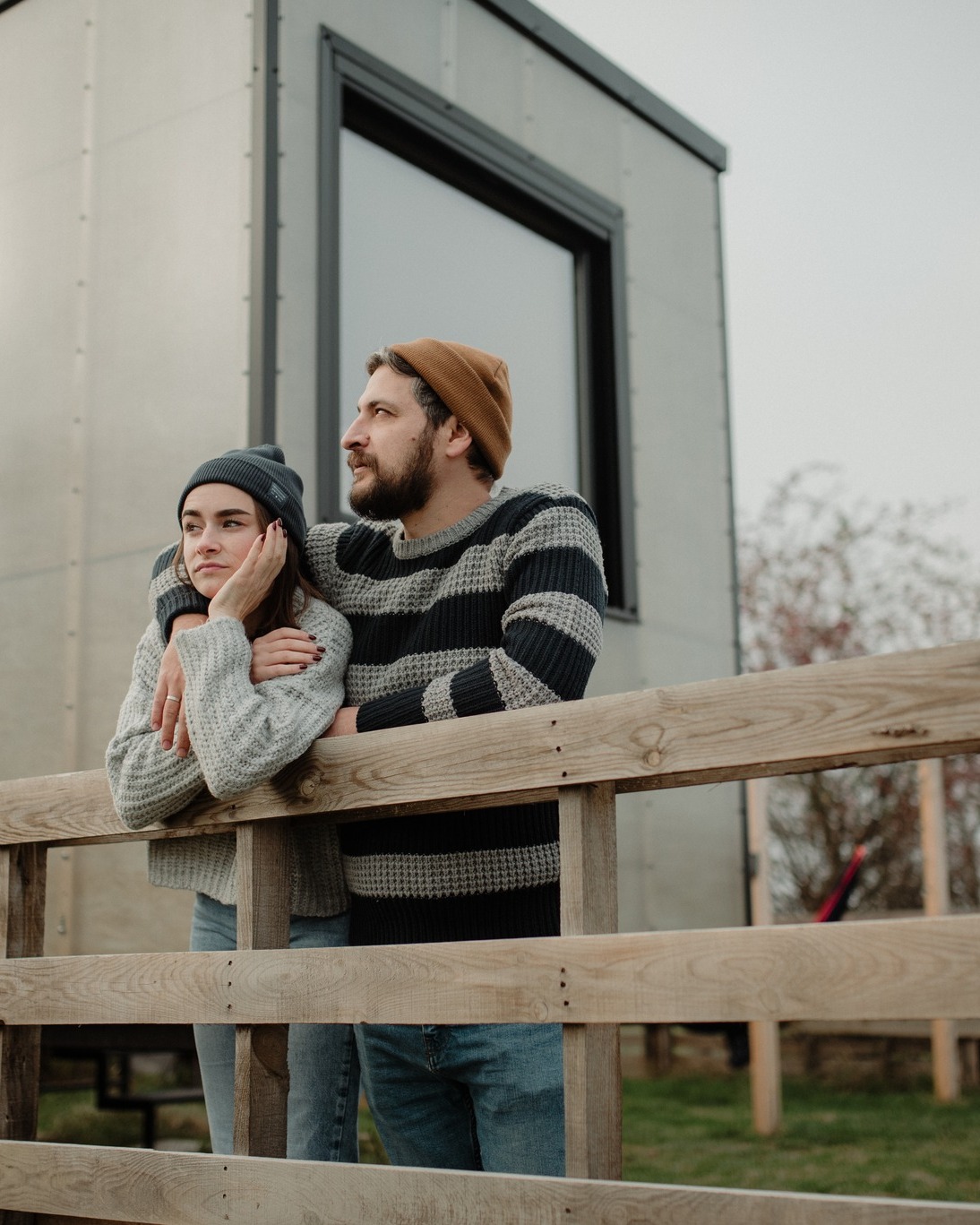 Da li ste spremni za kraj hladnih dana? Za dane kada su temperature u plusu, jakna se otkopčava, a kafa pije napolju.
Buzzoffski je tu za one koji biraju:
– pauzu pre prolećnog haosa
– odmor posle zime
– ili samo vreme sa ljudima koji prijaju
Manje hladnoće. Više sunca. Više mira.
🌿 Specijalni popust uz kod BUZZOFFSKIWINTER važi do 01.03.2026.
Kraj zime se ne čeka – on se rezerviše.