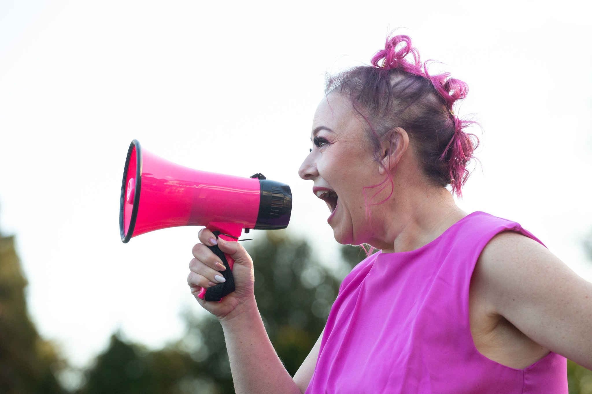 Today i have been wearing my Vision Board Queen crown.....
It's sometimes difficult to juggle both businesses but I do love them both 🩷
Today has been working on the next big vision ignited in September and finalising details for this.
Checking in with my 1-1 clients (with a new client jumping in to work with me for the next 3 months 🙌)
Ive also been booked for 2 retreats today to deliver glass walks (definitely one of my favourite deliveries) 😍
Plus ive spent time mapping out my new March mission.... yes something new is coming designed to ignite you in all aspects of your March!!
There is so much to shout about....
Now its parents evening for my mini me Alysa.