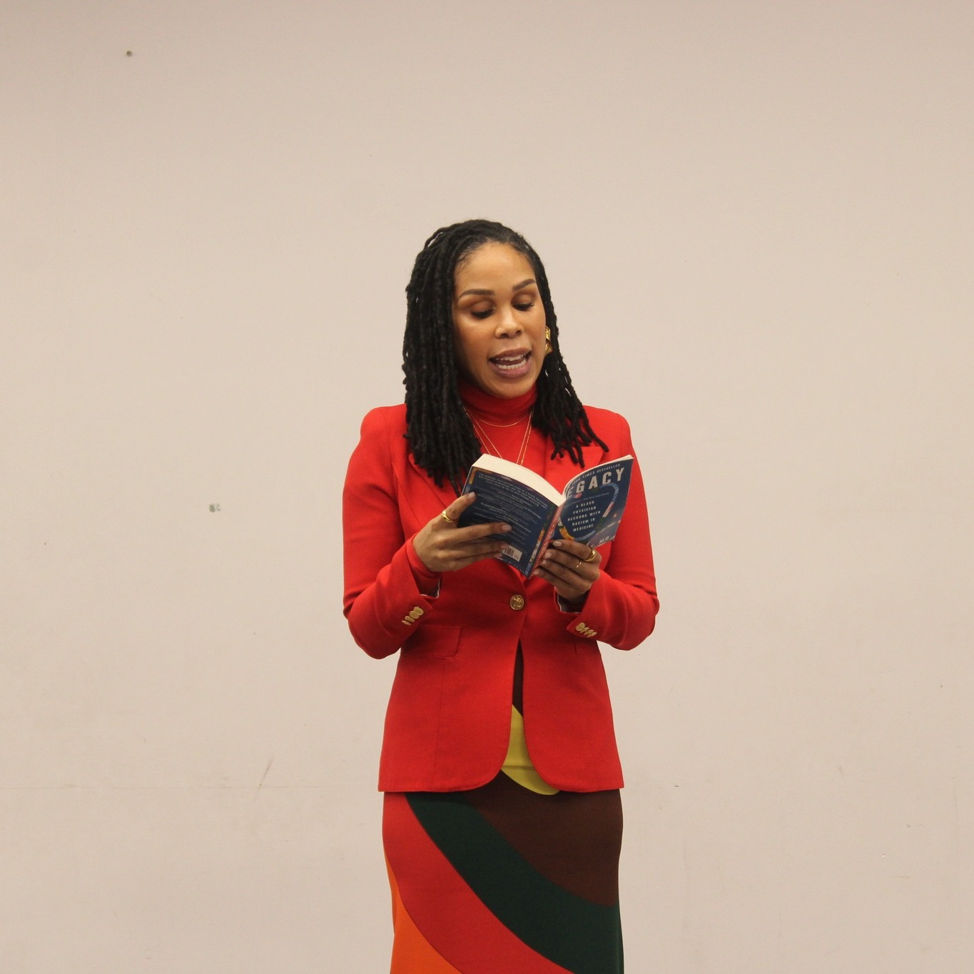 Happy Friday! Yesterday morning our community was honored to welcome @ucheblackstockmd, mother of GJA Student Cameron '28, to deliver an empowering speech on her life, family, career, and her book Legacy: A Black Physician Reckons with Racism in Medicine in community meeting. We are incredibly grateful for her time and commitment to sharing her stories with the boys!
#financialaidforall #haveagjaday #needblindadmission