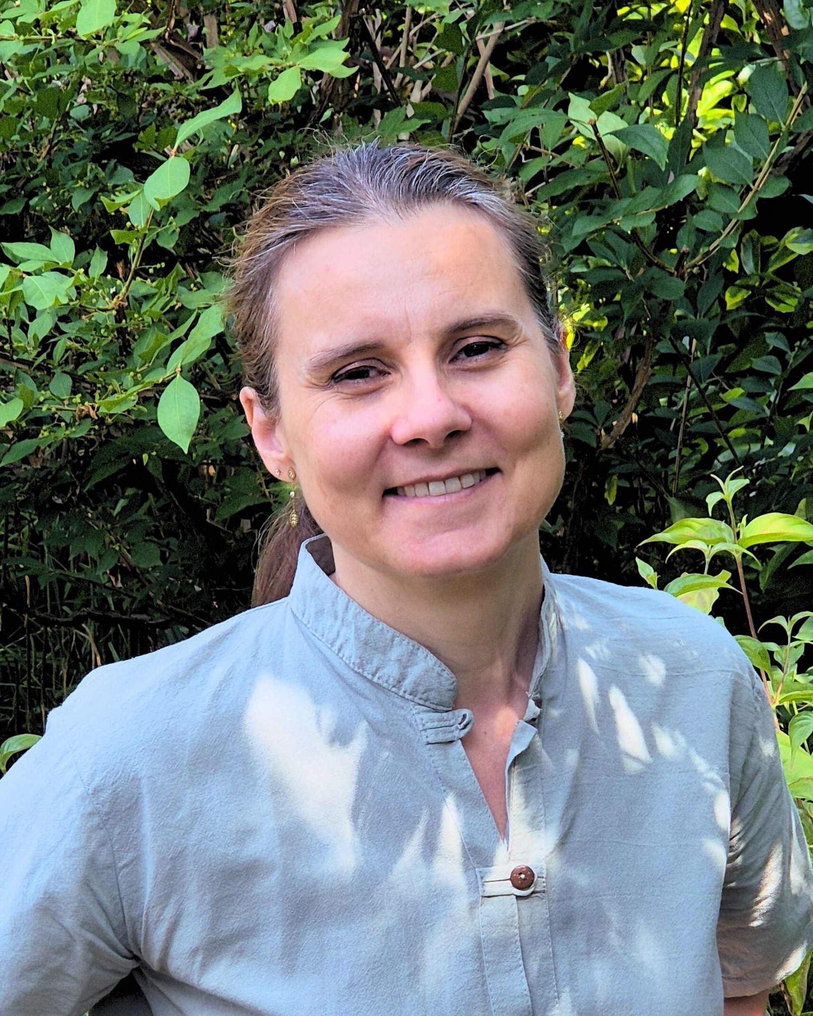 Découvrez les multiples talents de la nouvelle praticienne en shiatsu, Magali Bayre. ✅ Retrouvez-la dans l'espace bien-être d'Évoléoz Boulogne tous les samedis.
Sa pratique repose sur un Shiatsu doux et souple car il est important pour elle de proposer, avant tout, un vrai moment de détente et de relâchement aux personnes qu'elle reçoit en séance.
Le Shiatsu est une pratique d’origine japonaise visant à harmoniser le corps et l’esprit par des pressions exercées avec les doigts sur l’ensemble du corps.
Sa formation reçue auprès de Toshi Ichikawa accorde beaucoup d’importance à la qualité du toucher et à l’écoute, au service du soin et de la personne qu'elle accompagne.
👉 Vous avez besoin d’un moment de détente et de relâchement, vous avez des troubles du sommeil, une période de stress, des douleurs musculaires, des douleurs liées aux cycles menstruels et plus globalement des inconforts liés aux différentes étapes de la vie d’une femme (de la puberté à la ménopause)...
👉 Vous avez besoin de récupérer après un effort sportif intense (marathon, triathlon, trail…).
🗓️ Prenez rdv sur : https://calendly.com/magali-shiatsu/30min?month=2026-02
+ d'infos sur evoleoz.fr